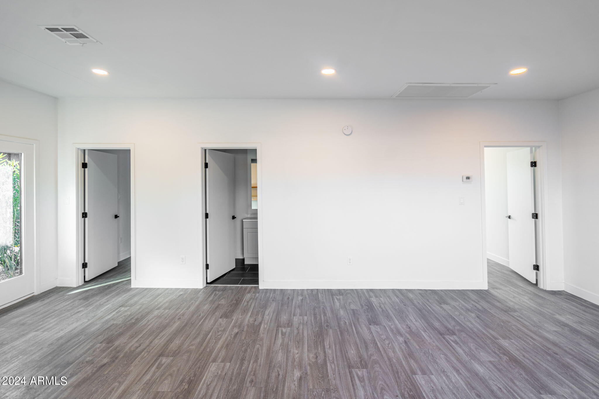 719 W MISSOURI Avenue