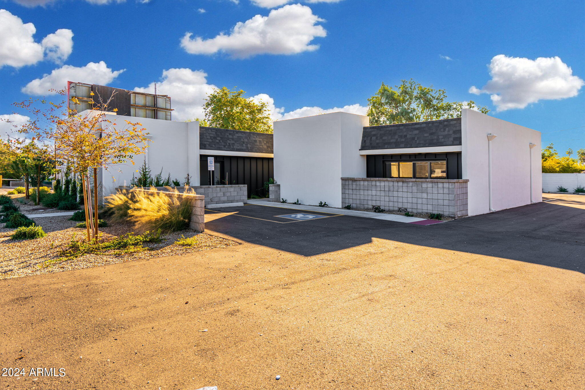 719 W MISSOURI Avenue