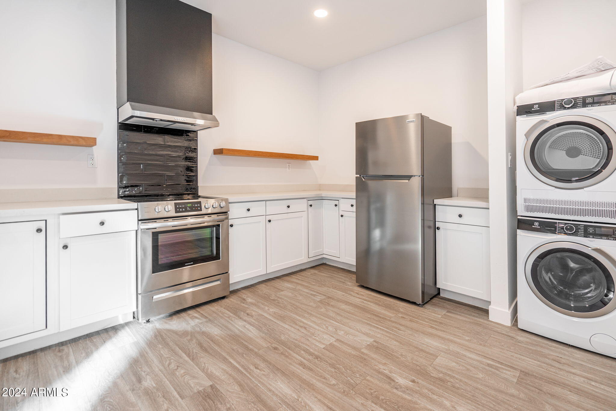 719 W MISSOURI Avenue