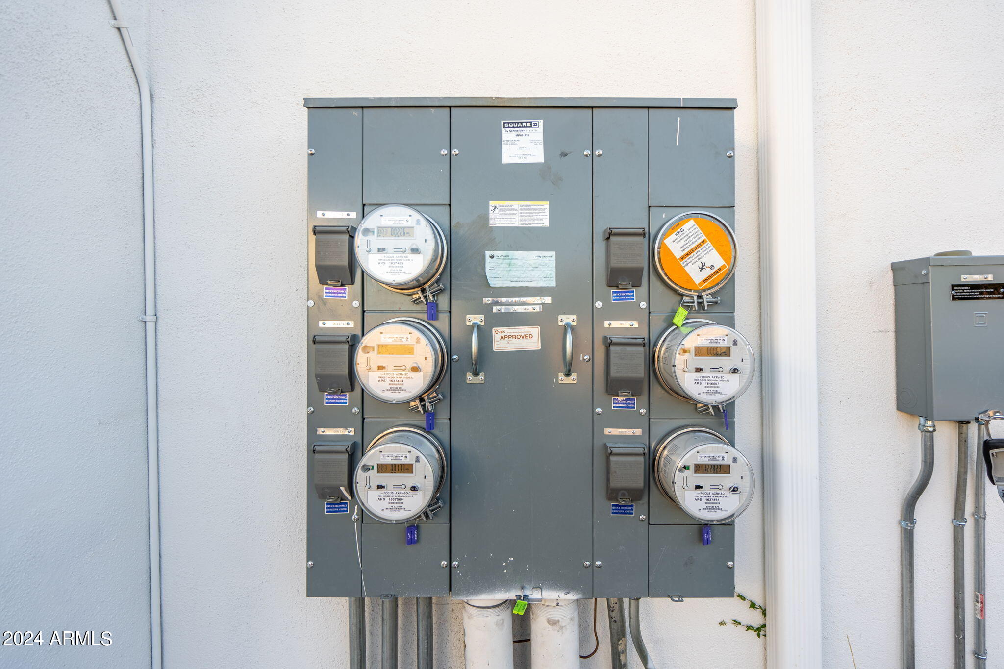 719 W MISSOURI Avenue