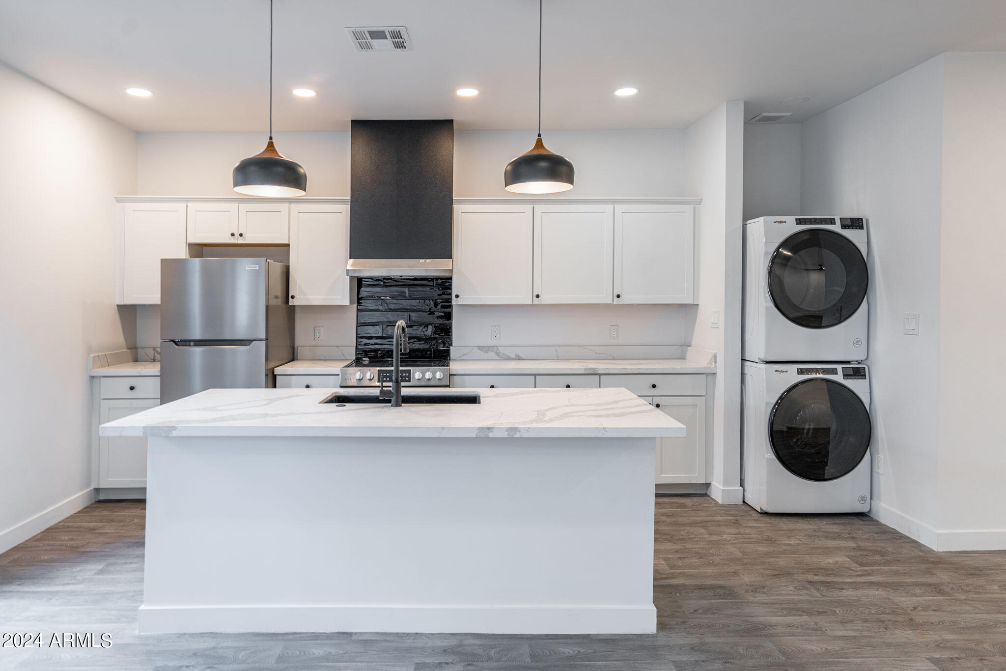 719 W MISSOURI Avenue