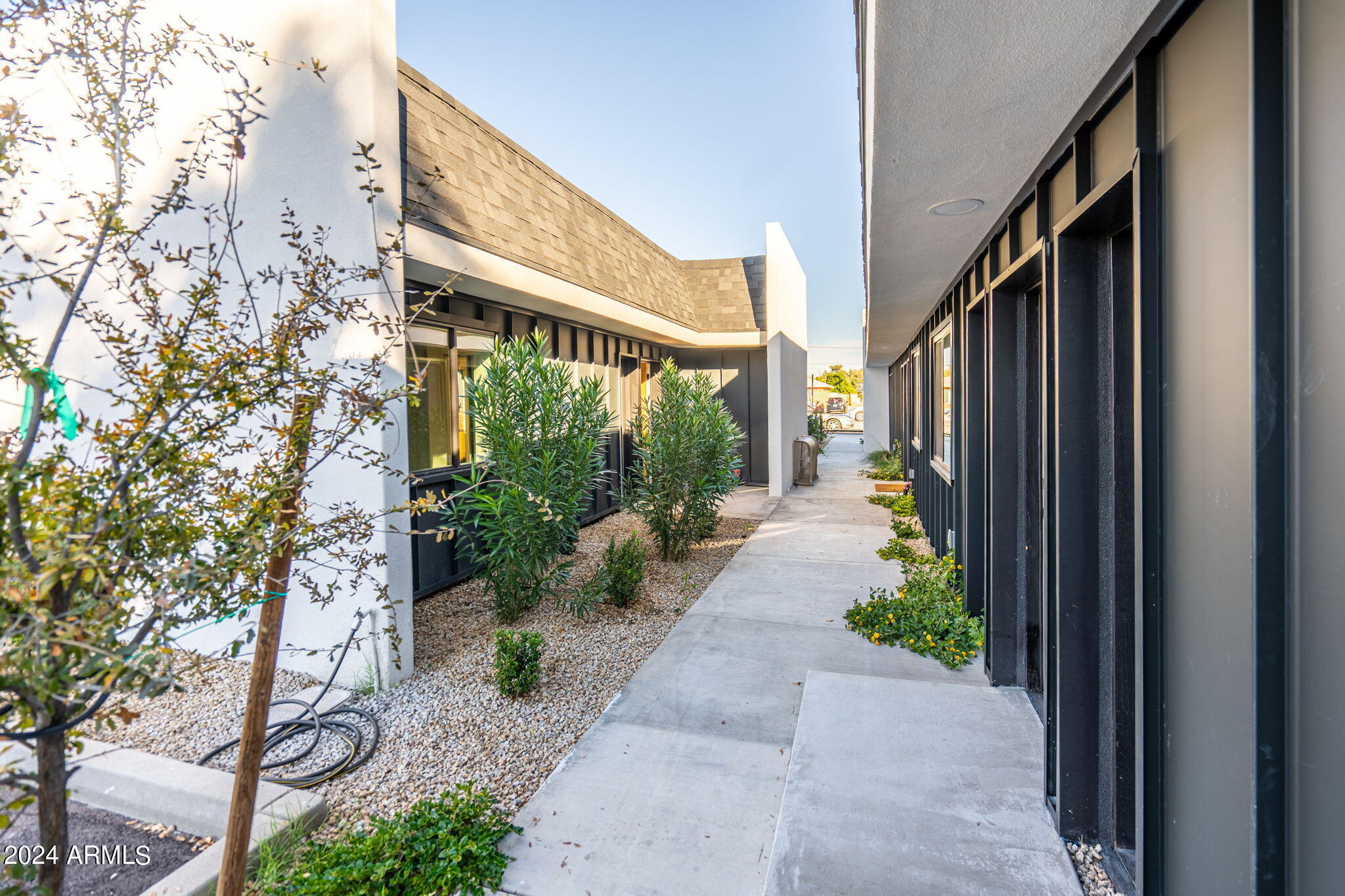 719 W MISSOURI Avenue