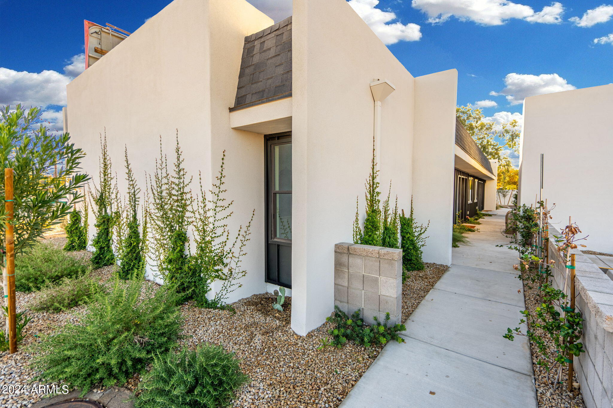 719 W MISSOURI Avenue