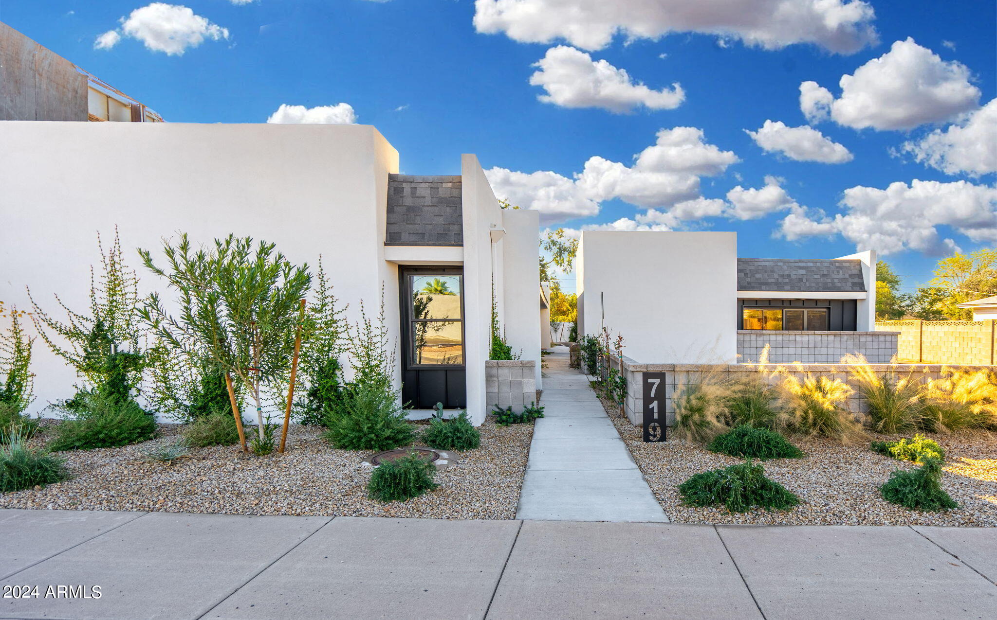 719 W MISSOURI Avenue