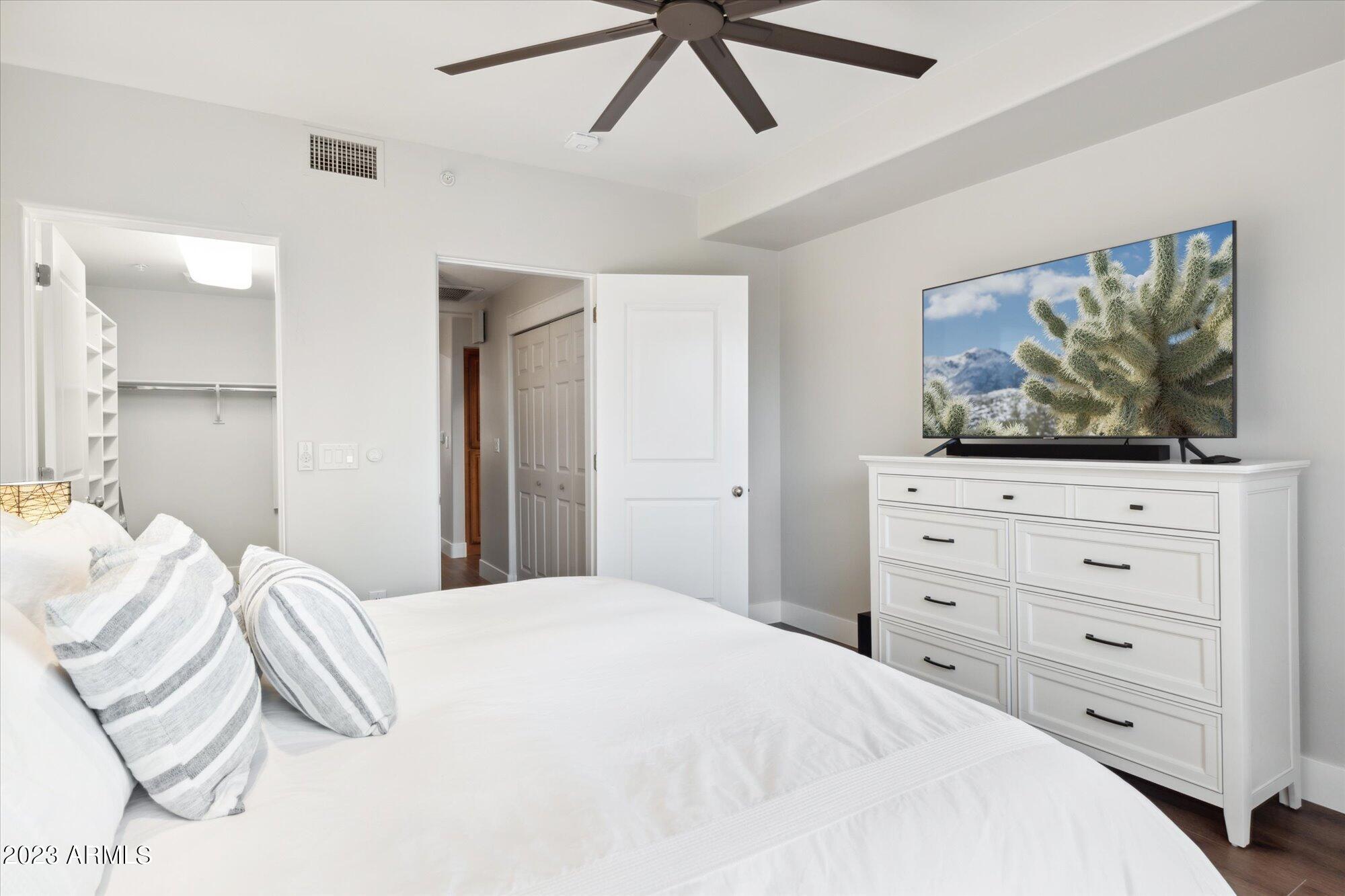 15802 N 71ST Street, 215