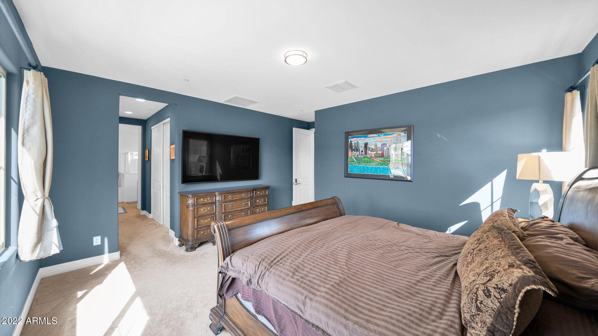 7033 E DIAMOND Street