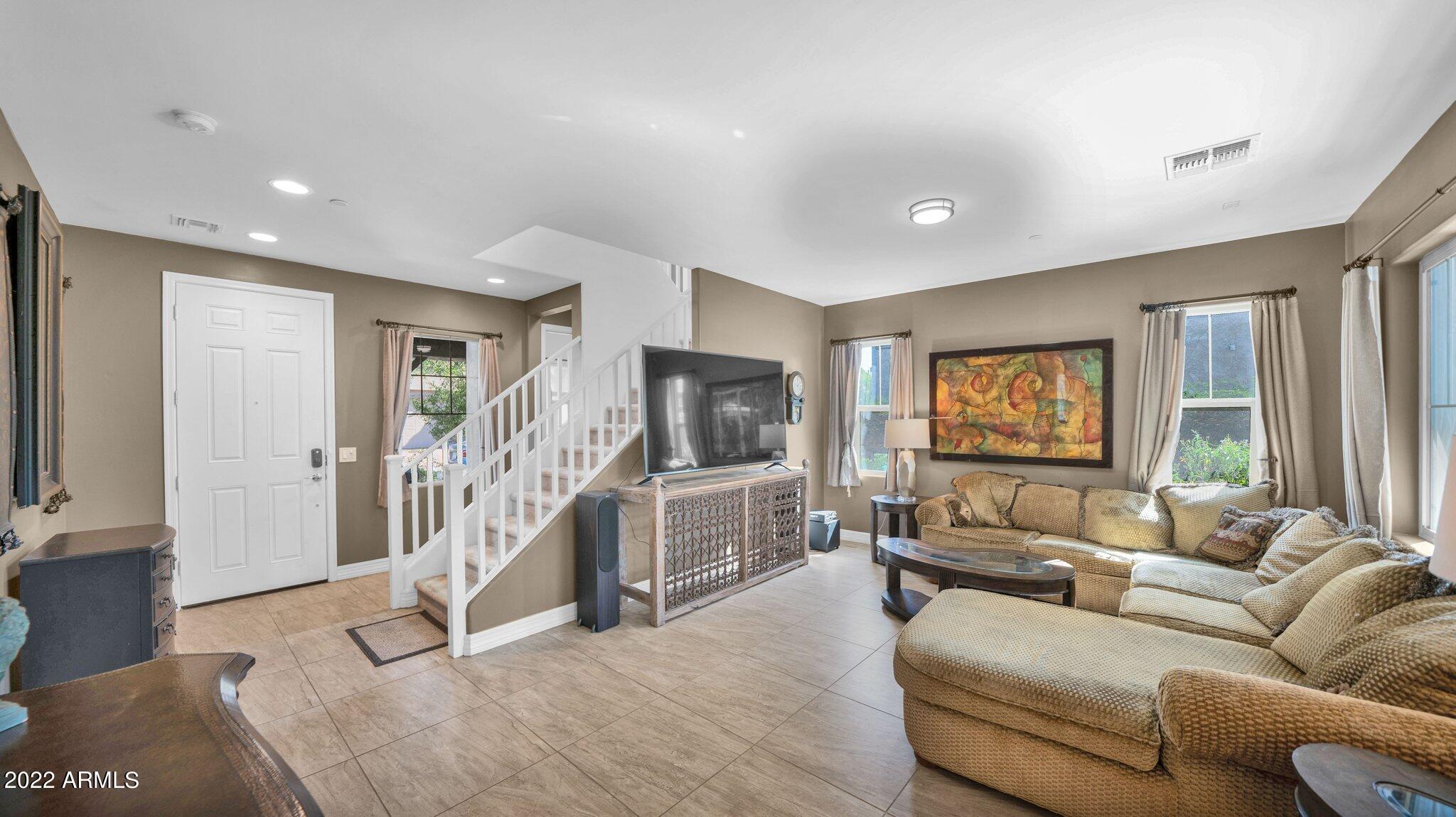 7033 E DIAMOND Street