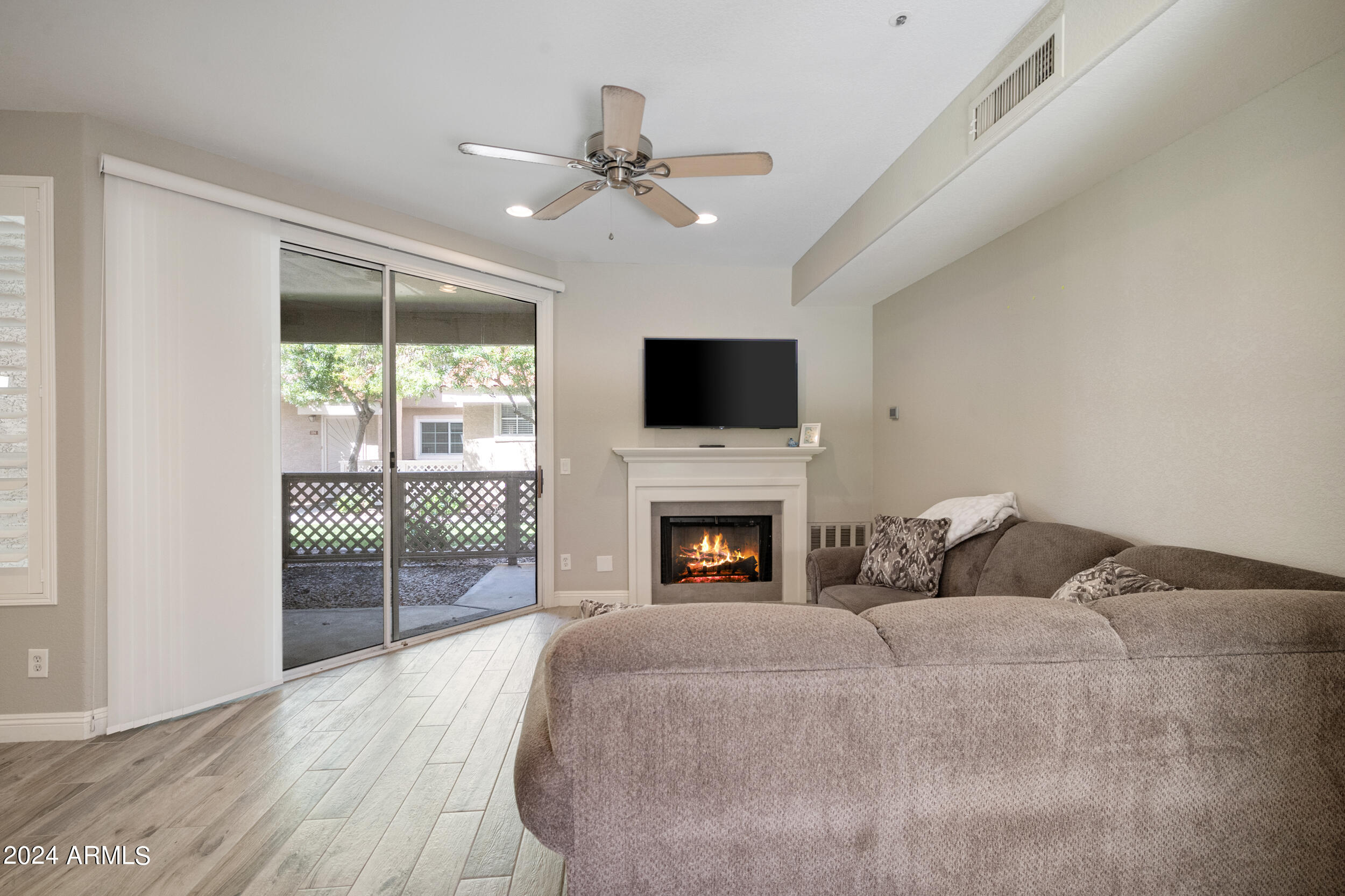 1633 E LAKESIDE Drive 160