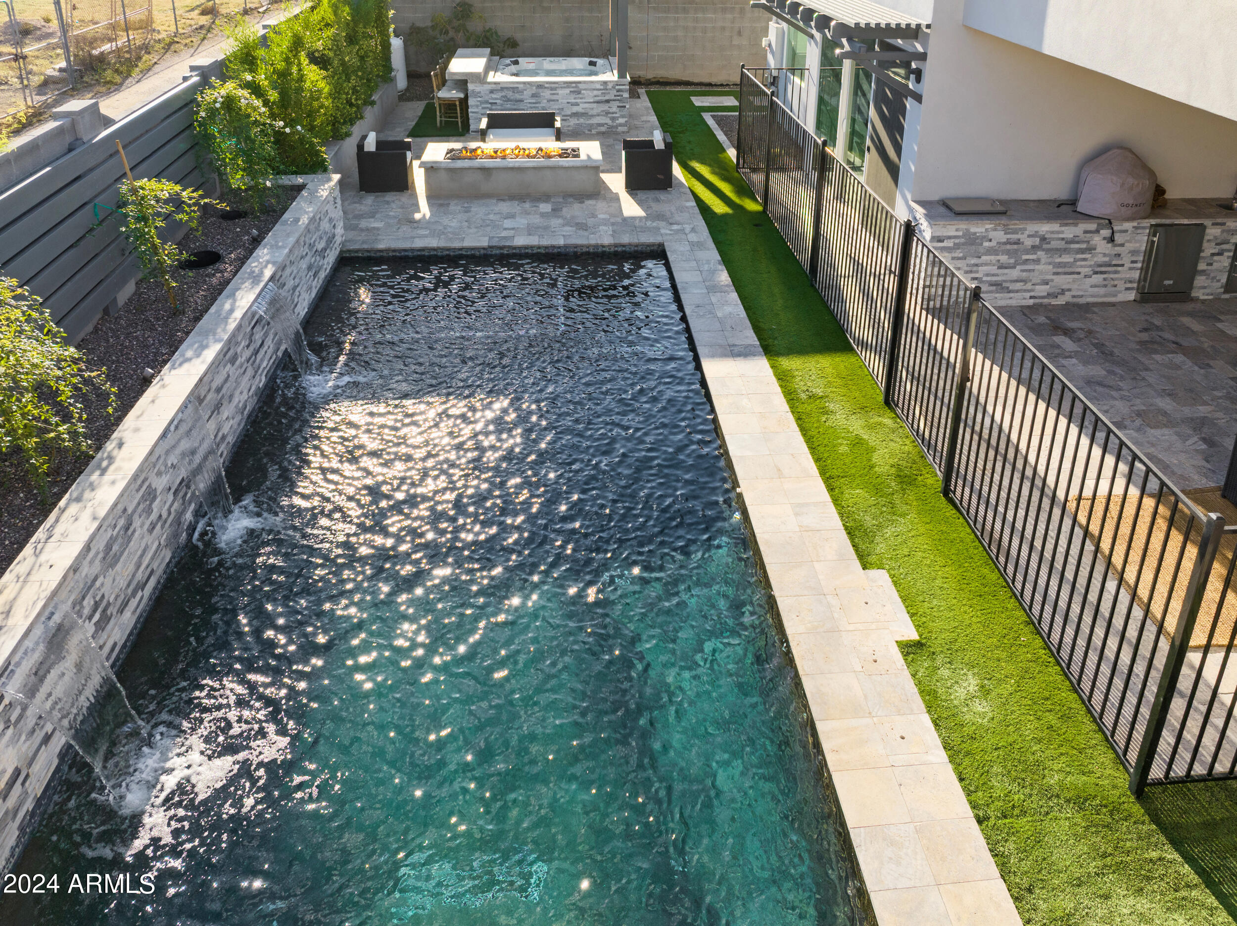 2709 E CALDWELL Street