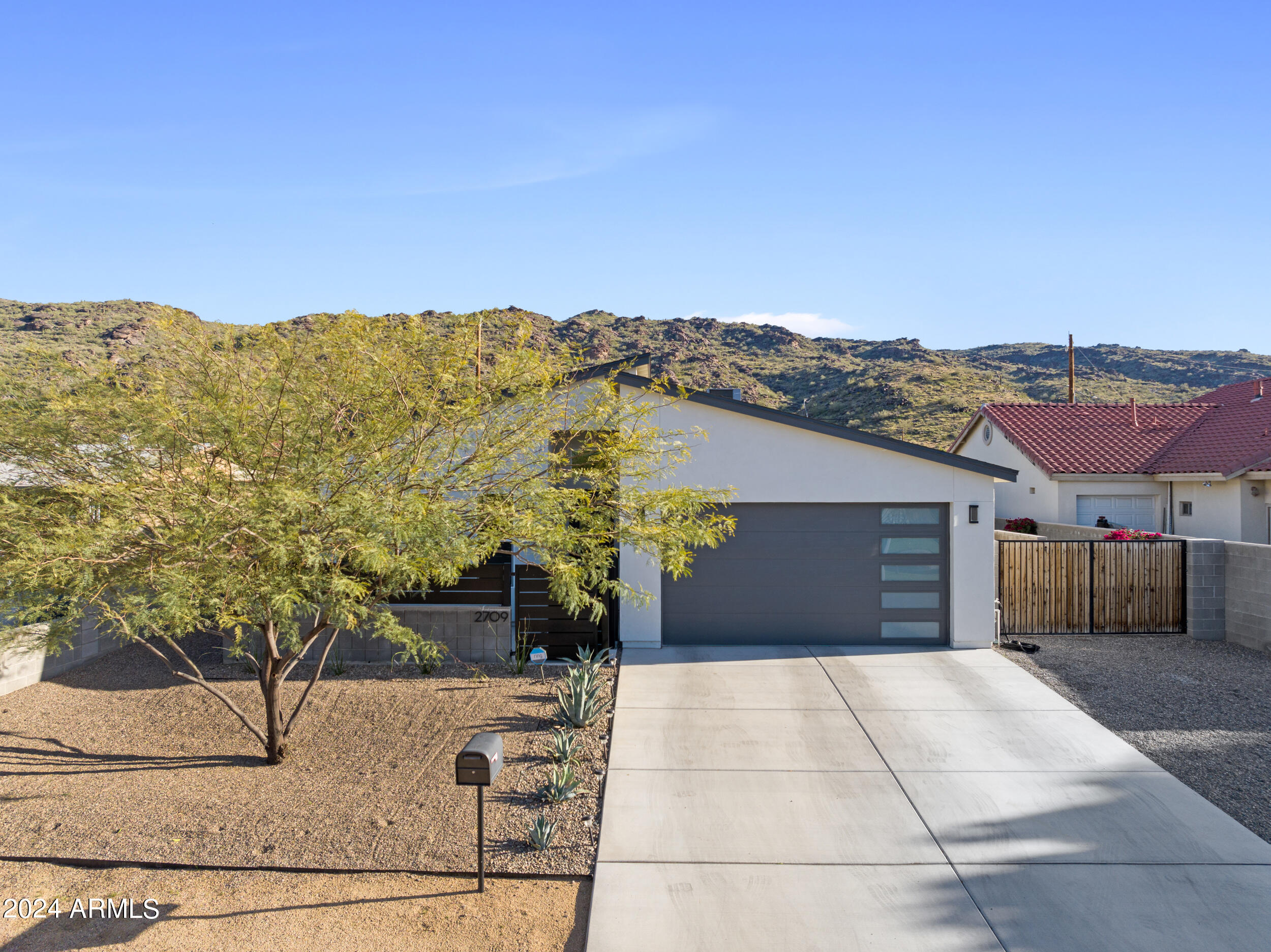 2709 E CALDWELL Street