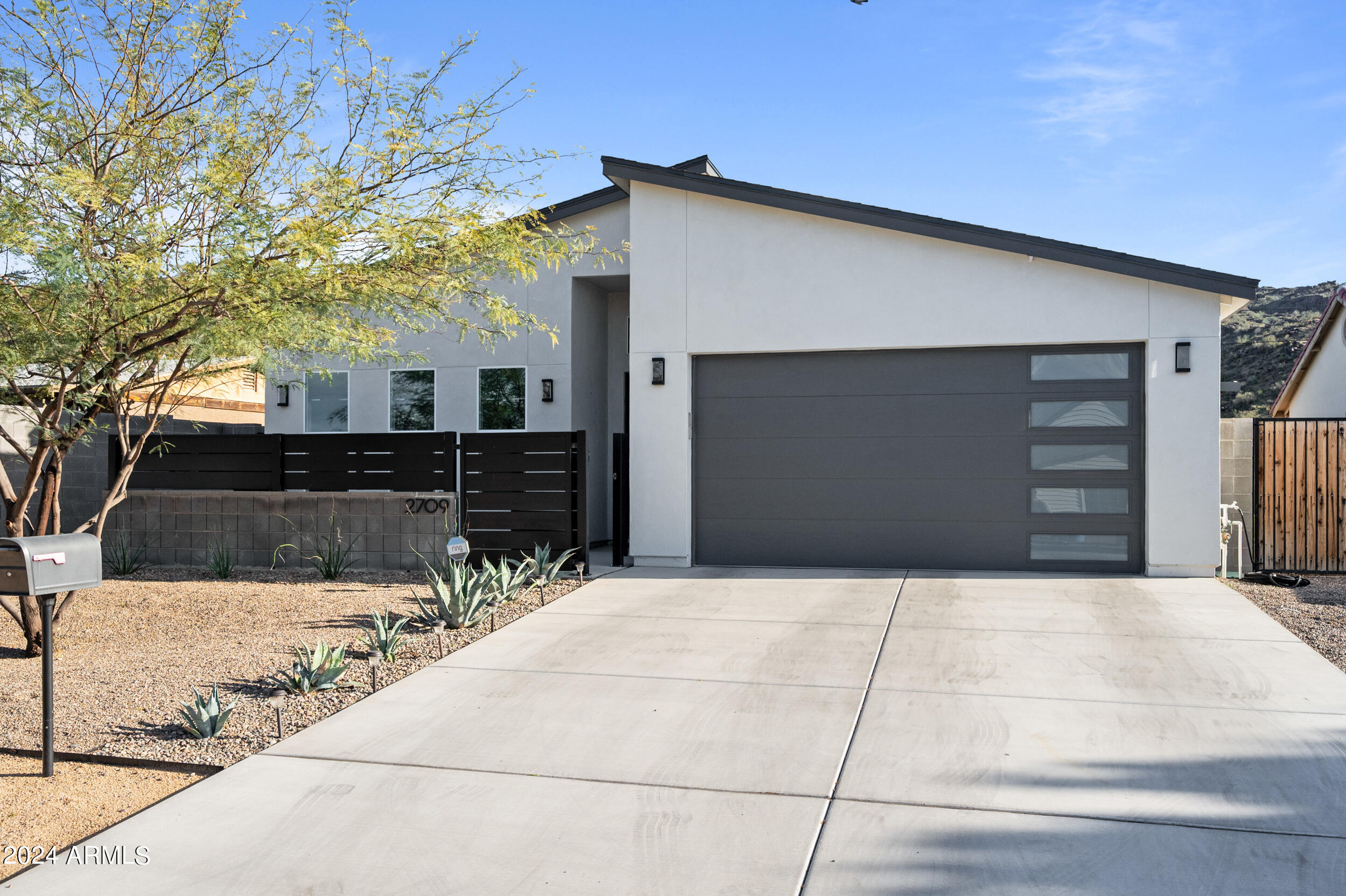 2709 E CALDWELL Street