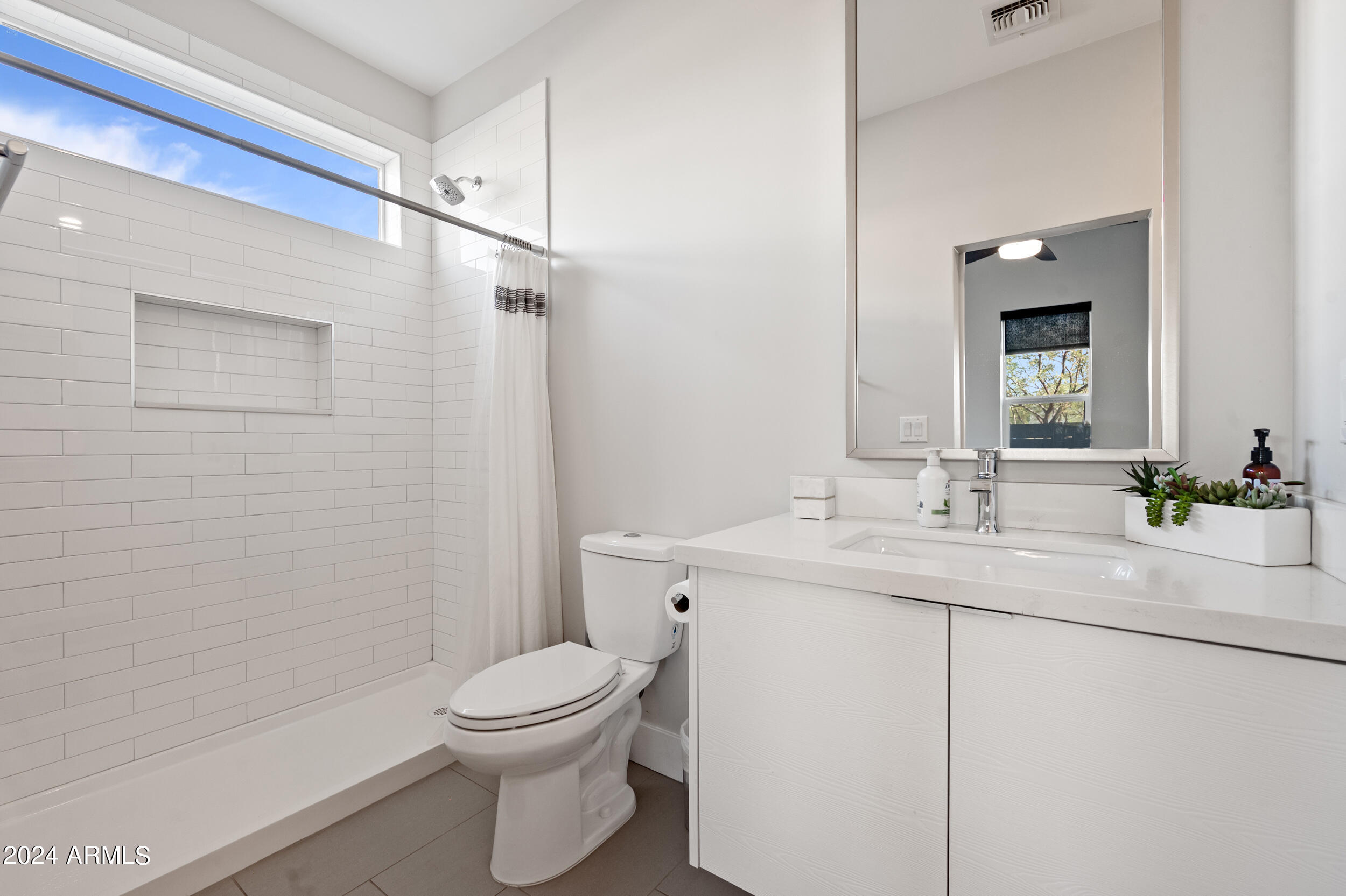 2709 E CALDWELL Street