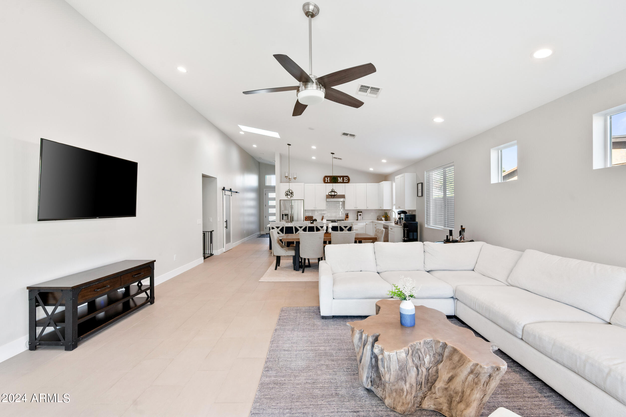 2709 E CALDWELL Street