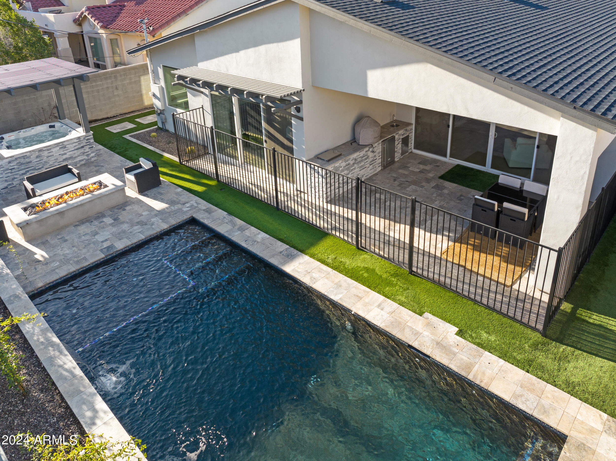 2709 E CALDWELL Street