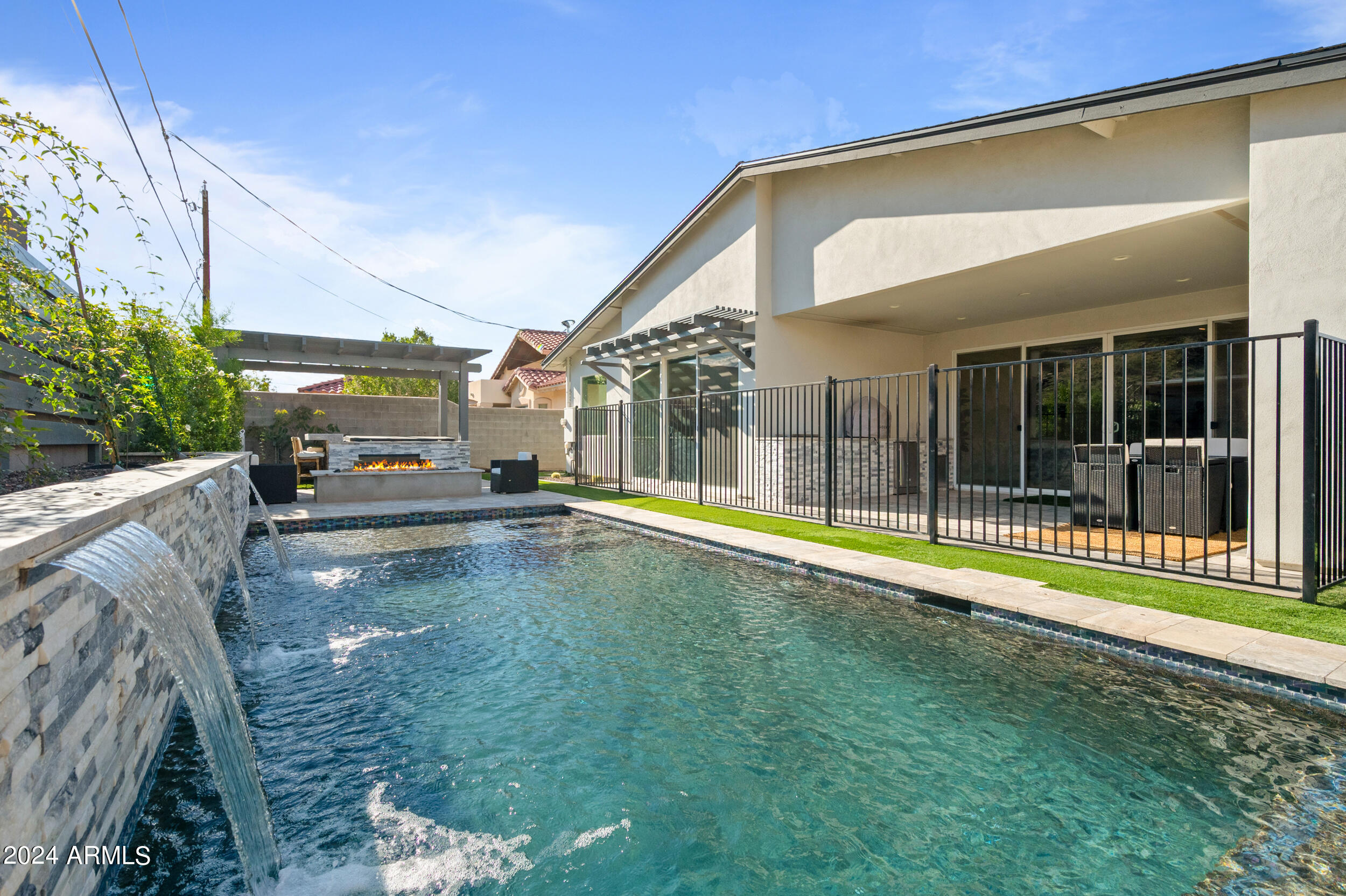 2709 E CALDWELL Street