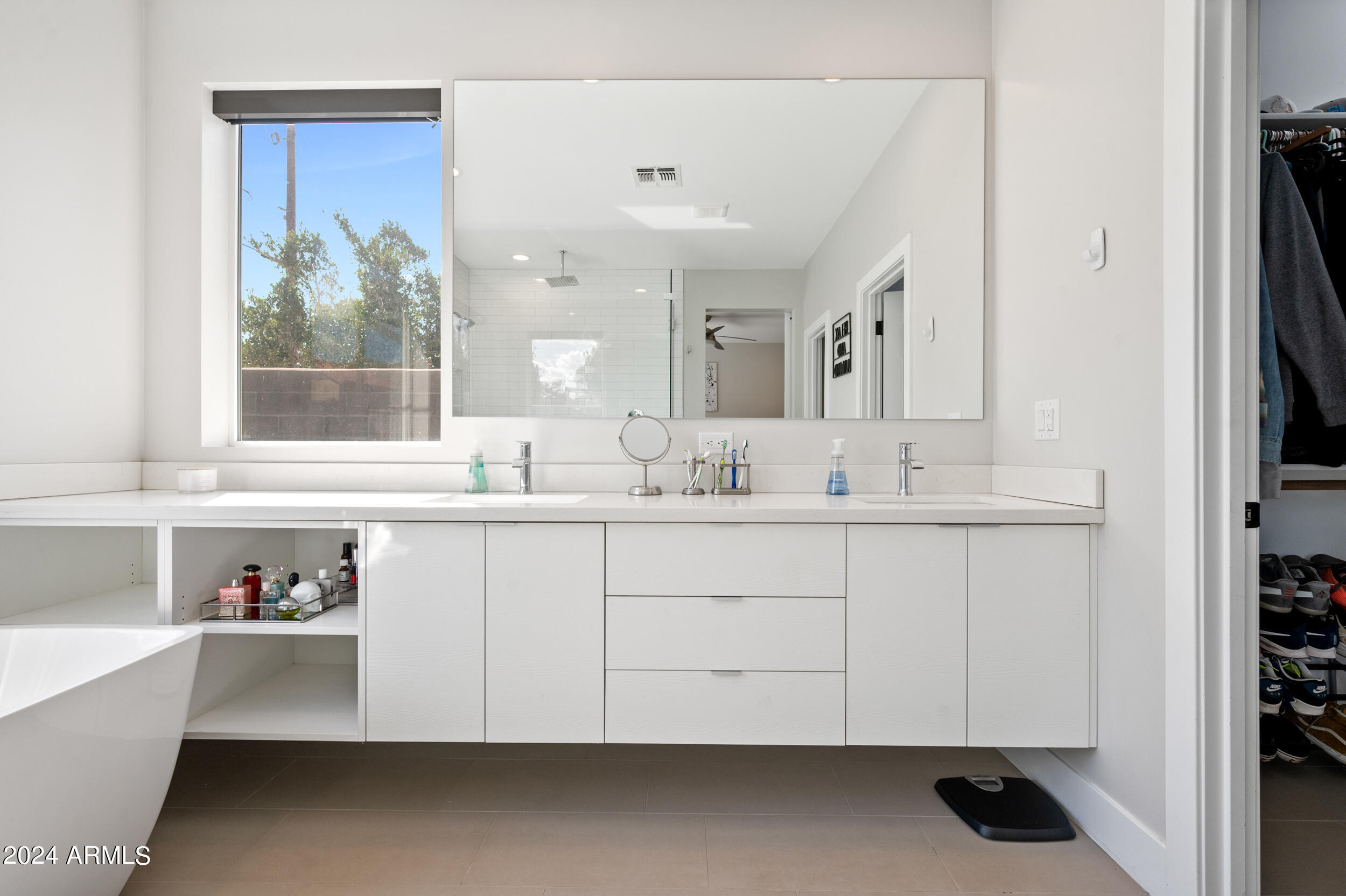 2709 E CALDWELL Street