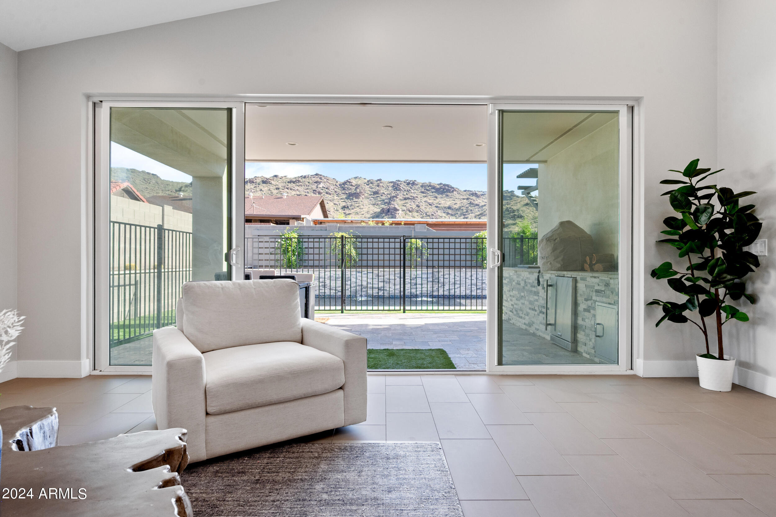 2709 E CALDWELL Street