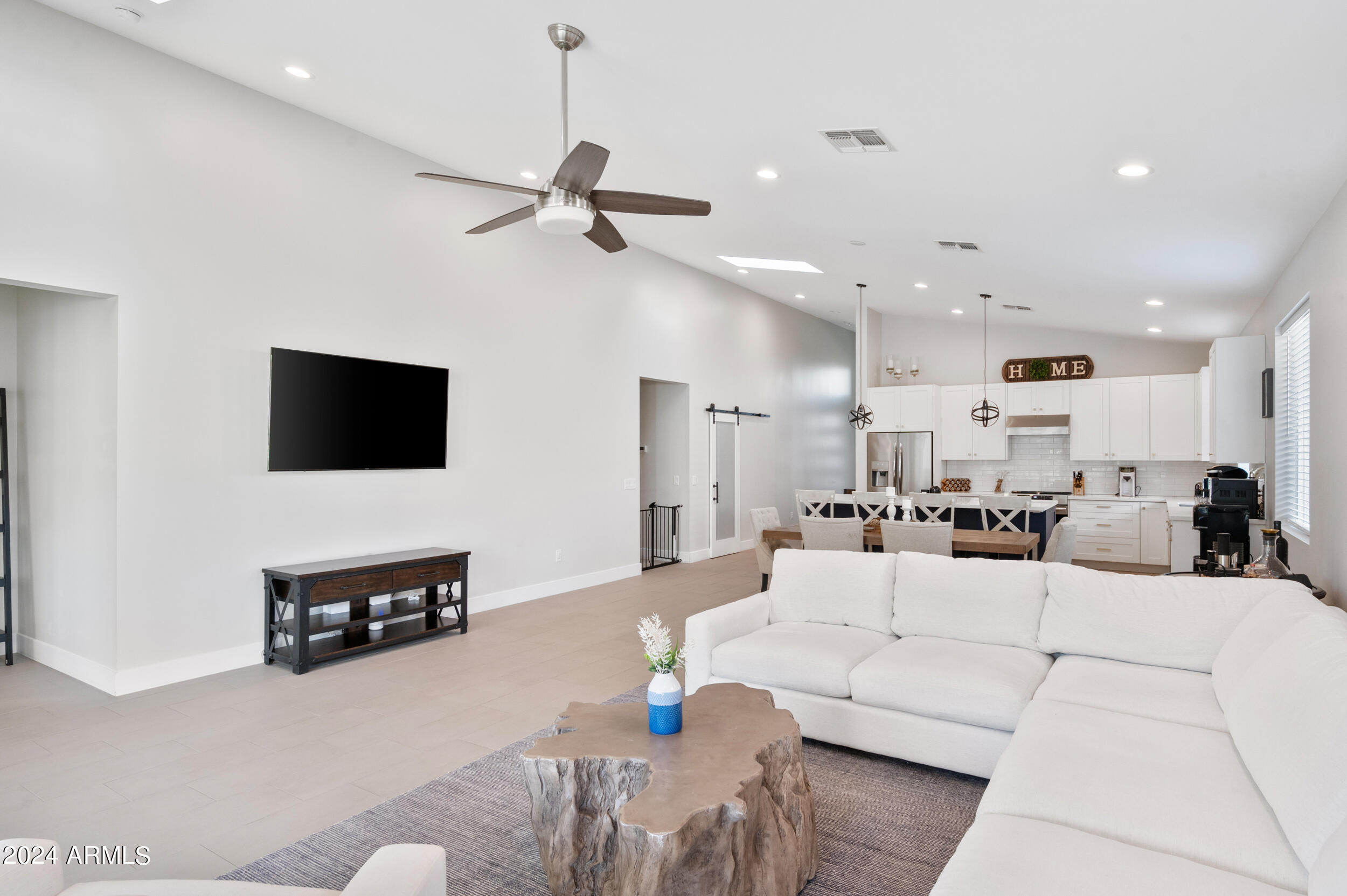 2709 E CALDWELL Street