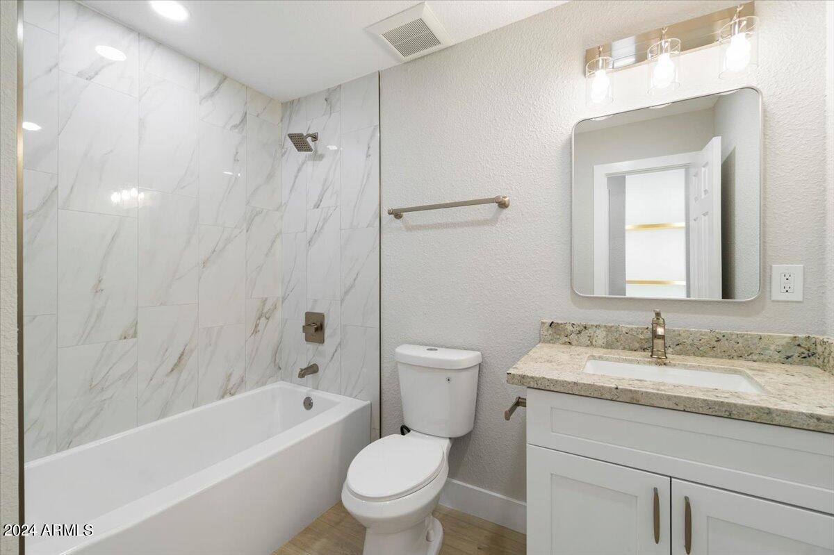 8634 E NORTHLAND Drive