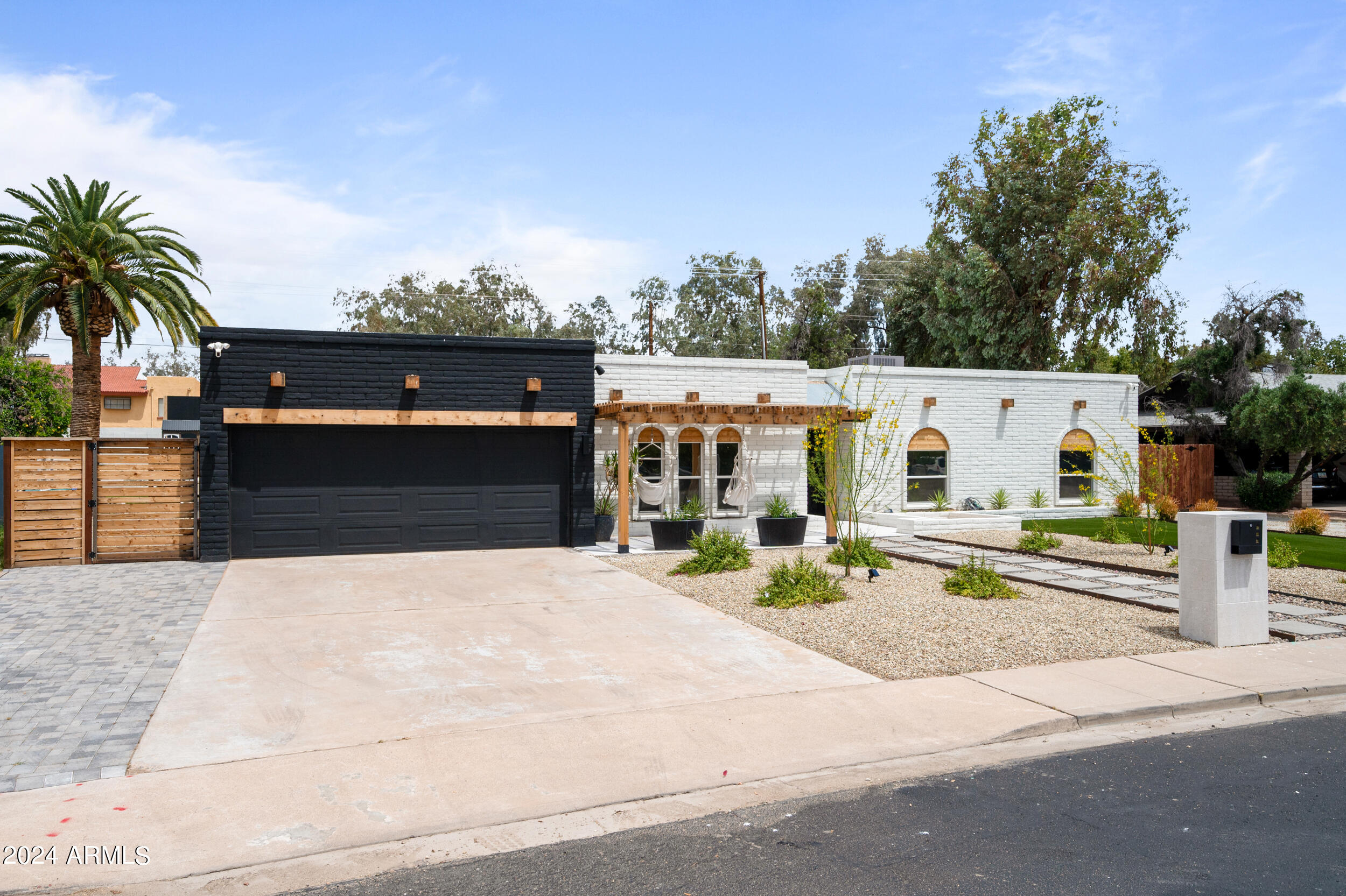 1124 E FAIRFIELD Street