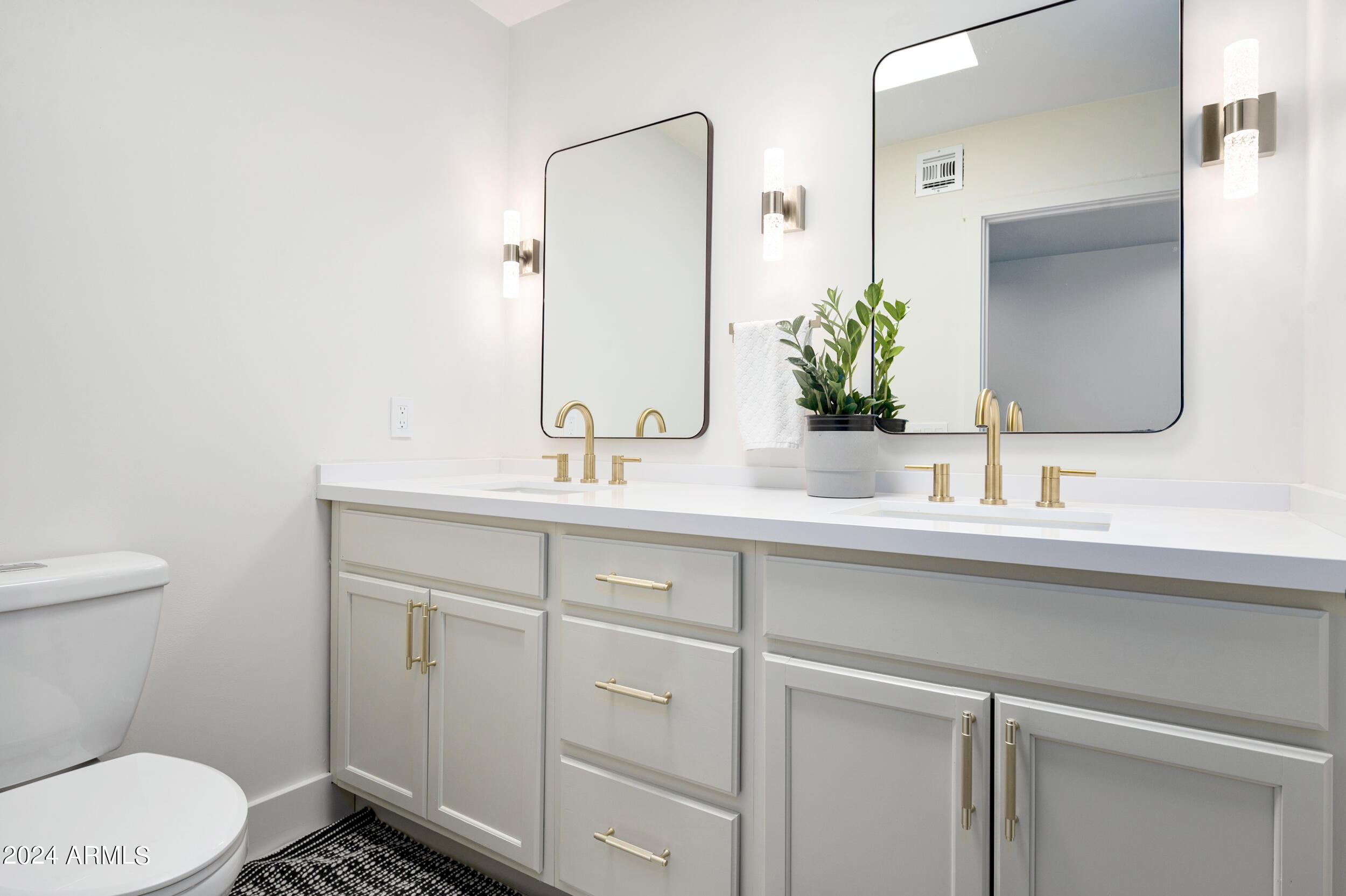 1124 E FAIRFIELD Street