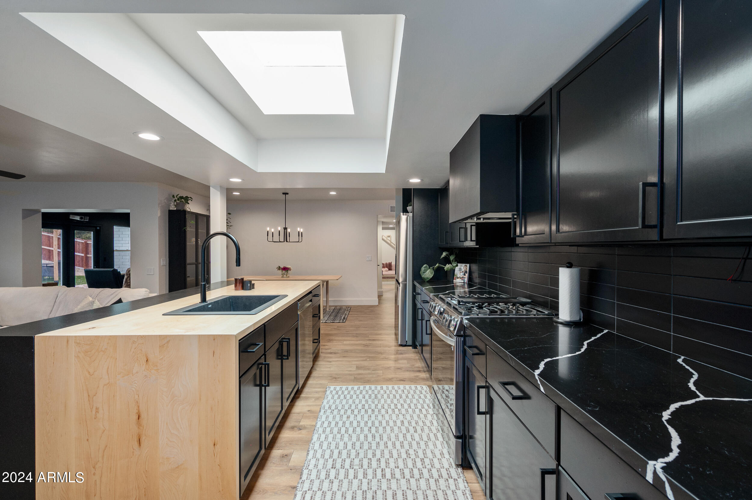 1124 E FAIRFIELD Street