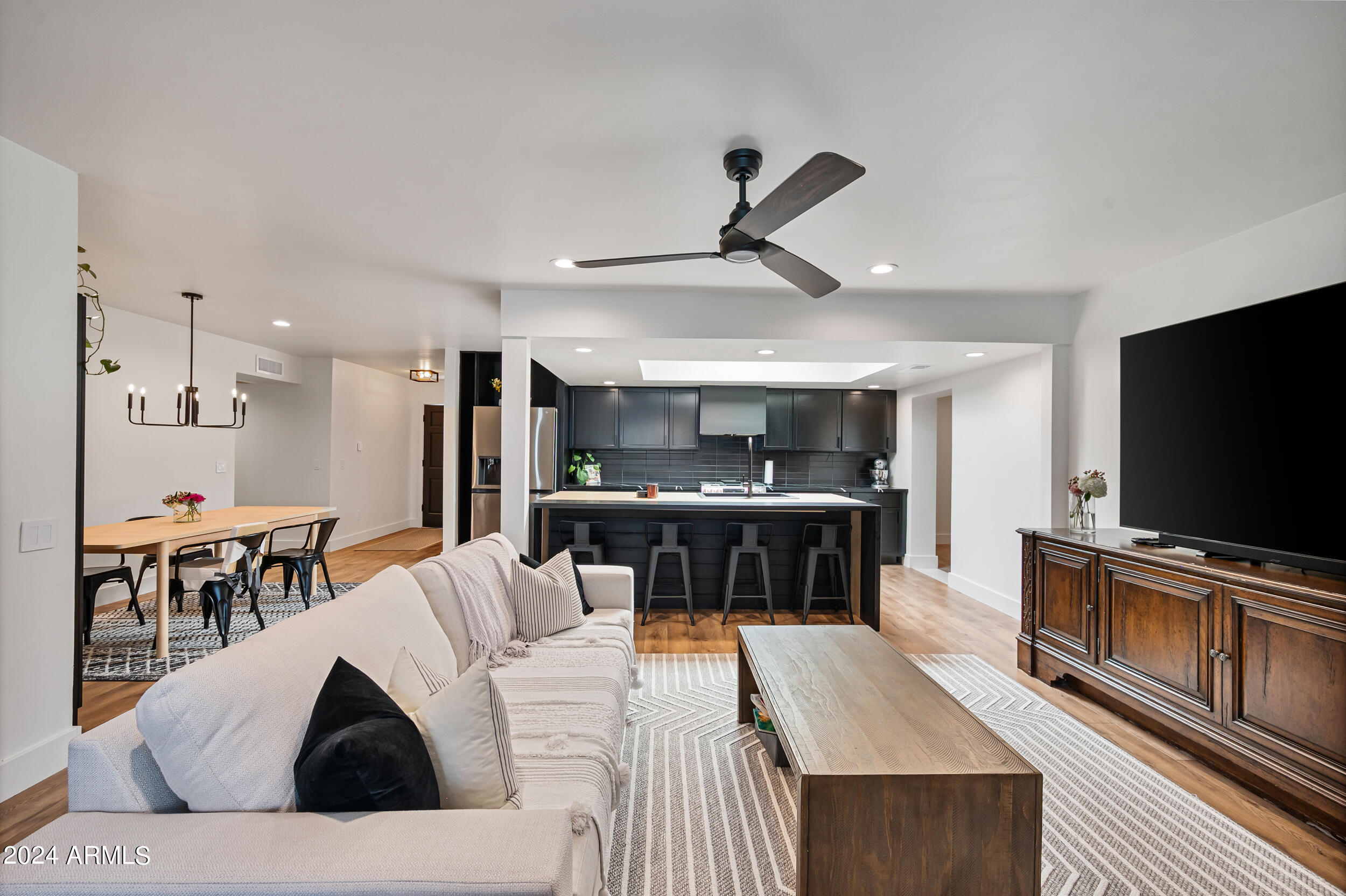 1124 E FAIRFIELD Street