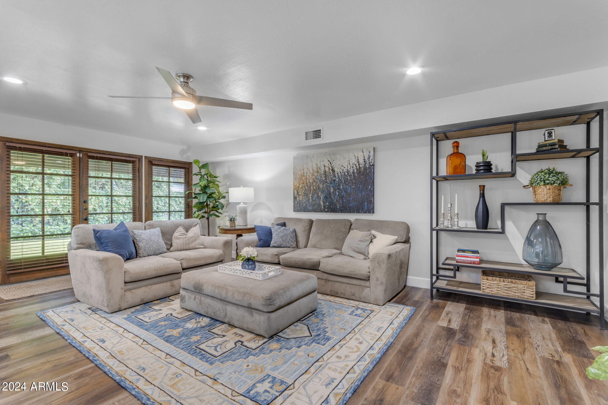 15 E CACTUS WREN Drive