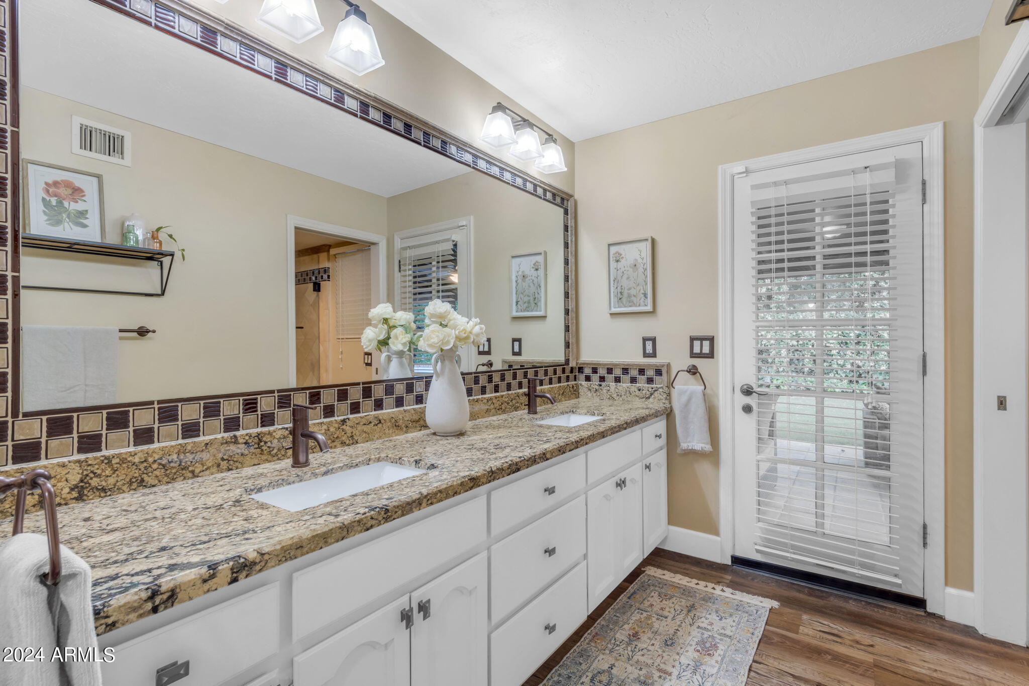 15 E CACTUS WREN Drive
