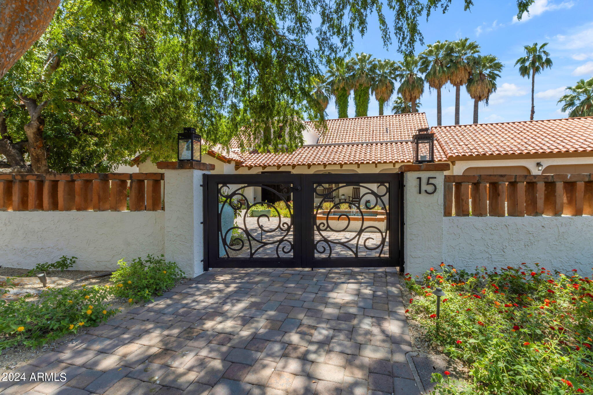 15 E CACTUS WREN Drive