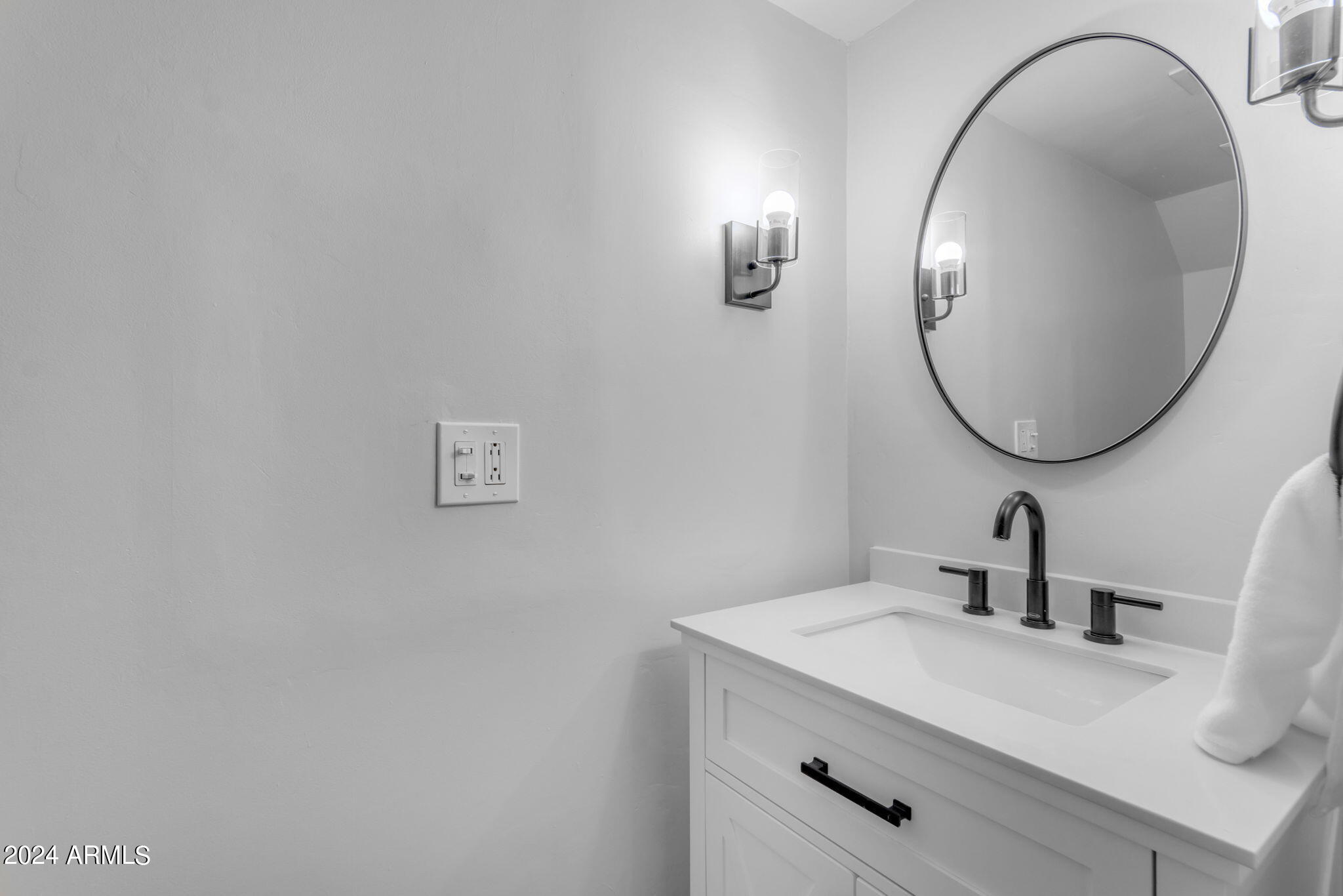 15 E CACTUS WREN Drive