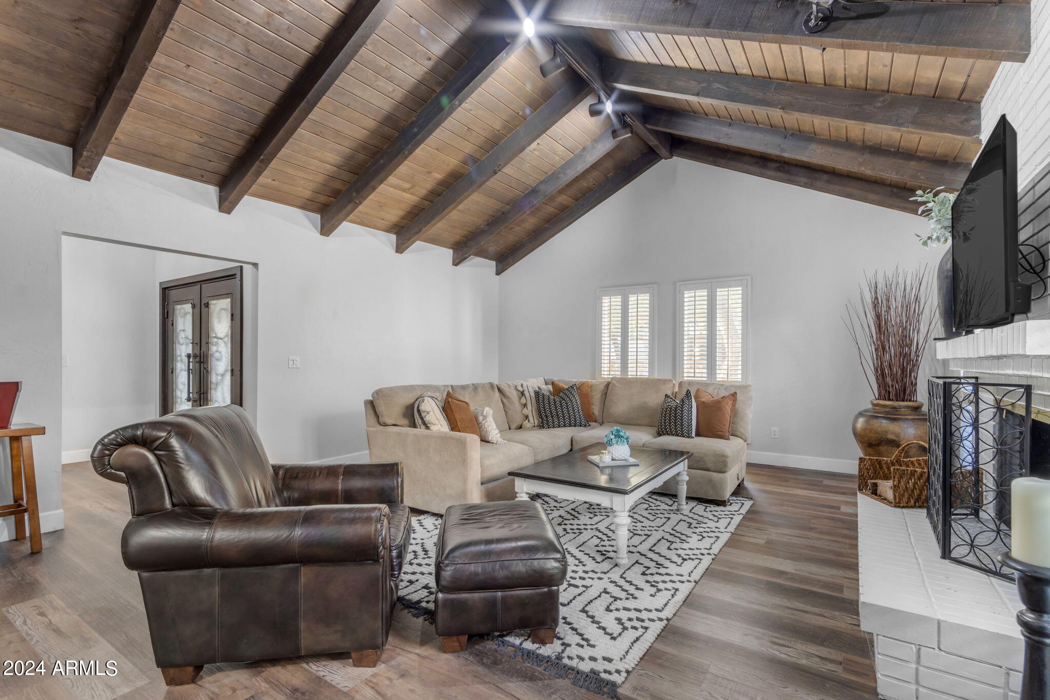 15 E CACTUS WREN Drive
