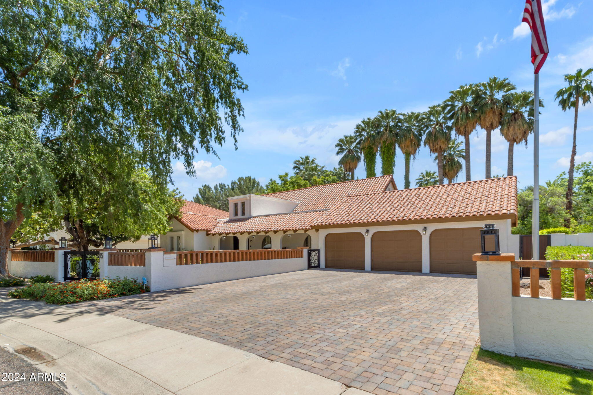 15 E CACTUS WREN Drive