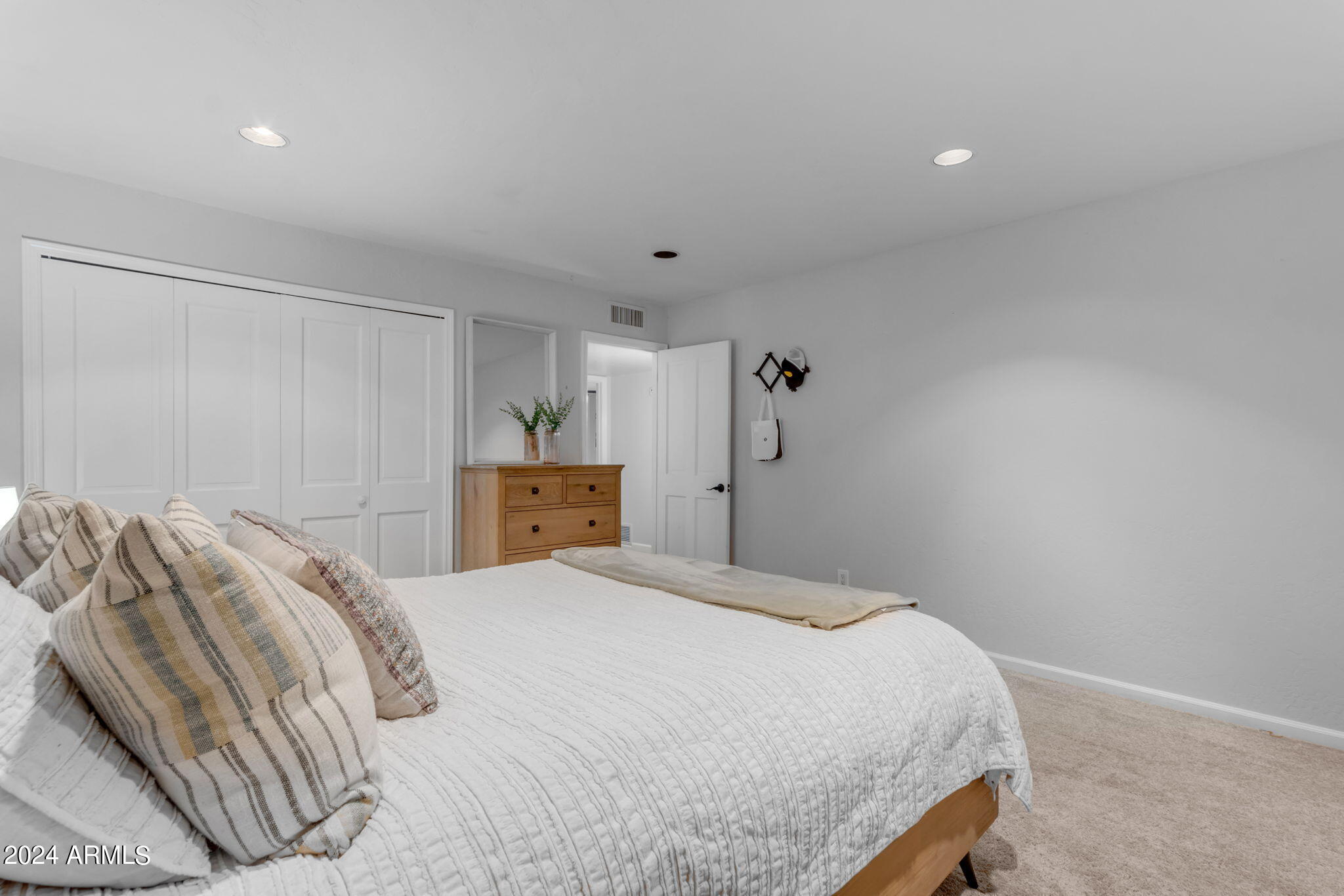 15 E CACTUS WREN Drive