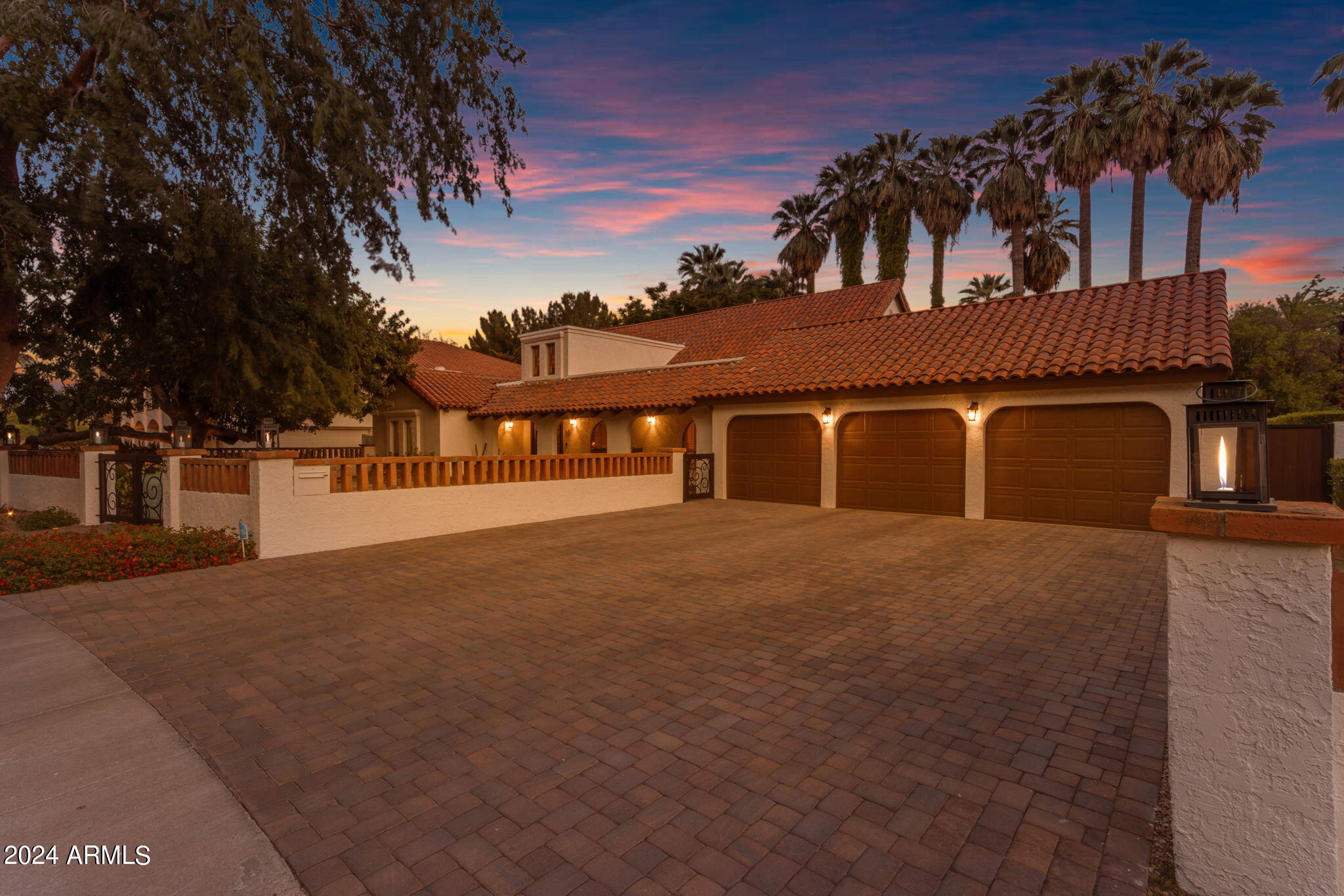 15 E CACTUS WREN Drive