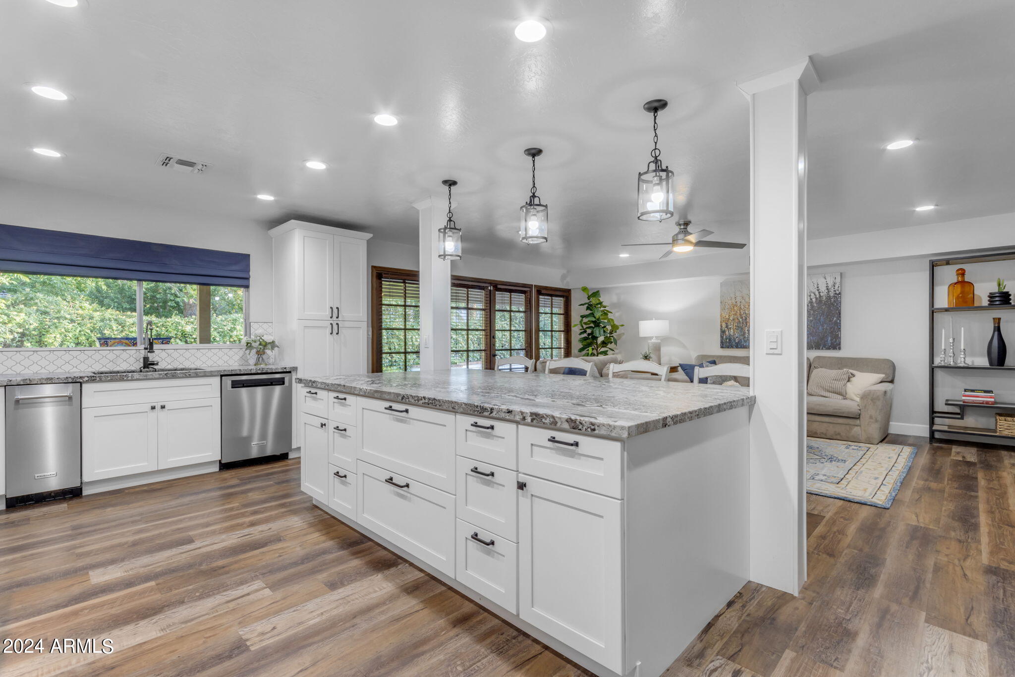 15 E CACTUS WREN Drive