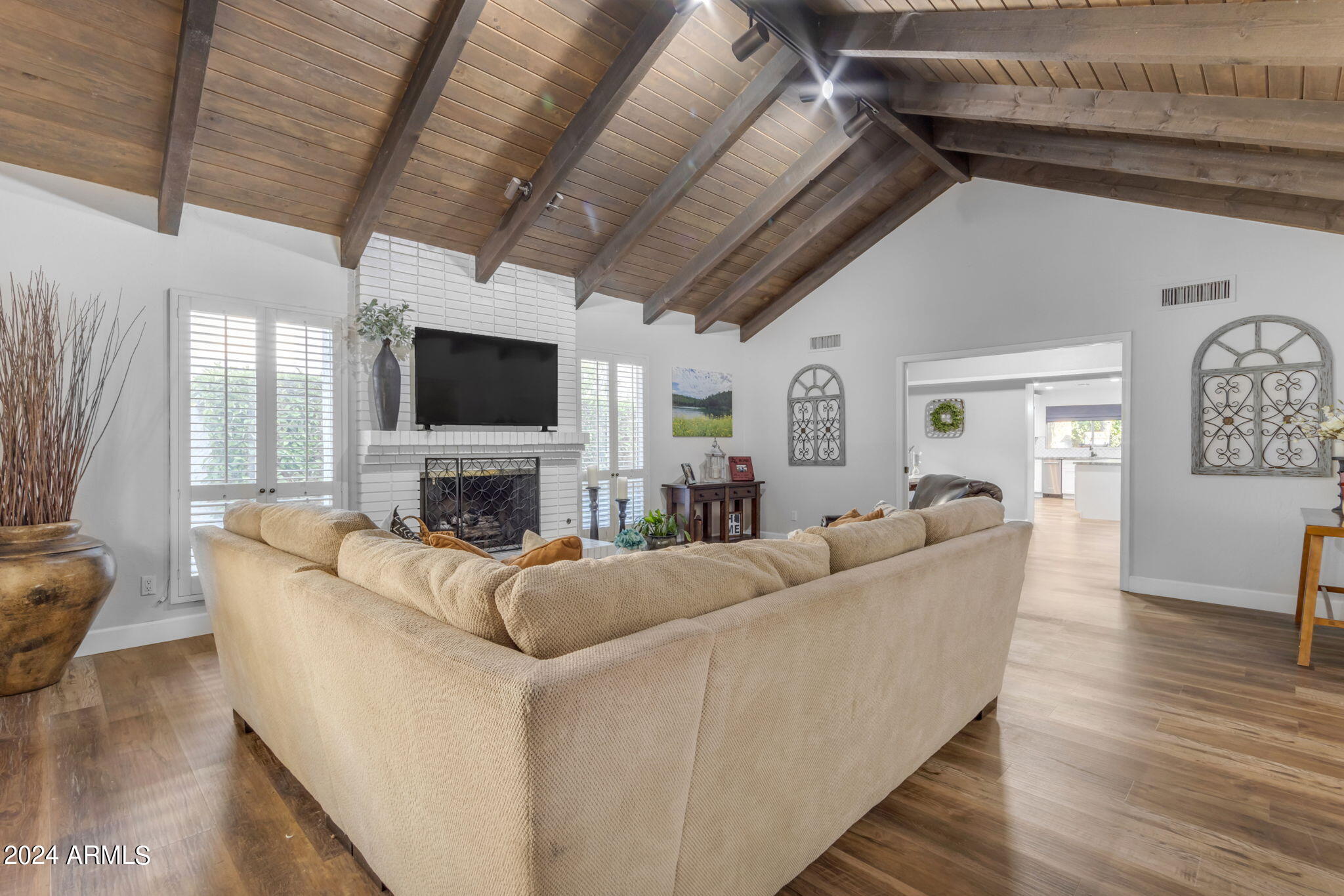 15 E CACTUS WREN Drive