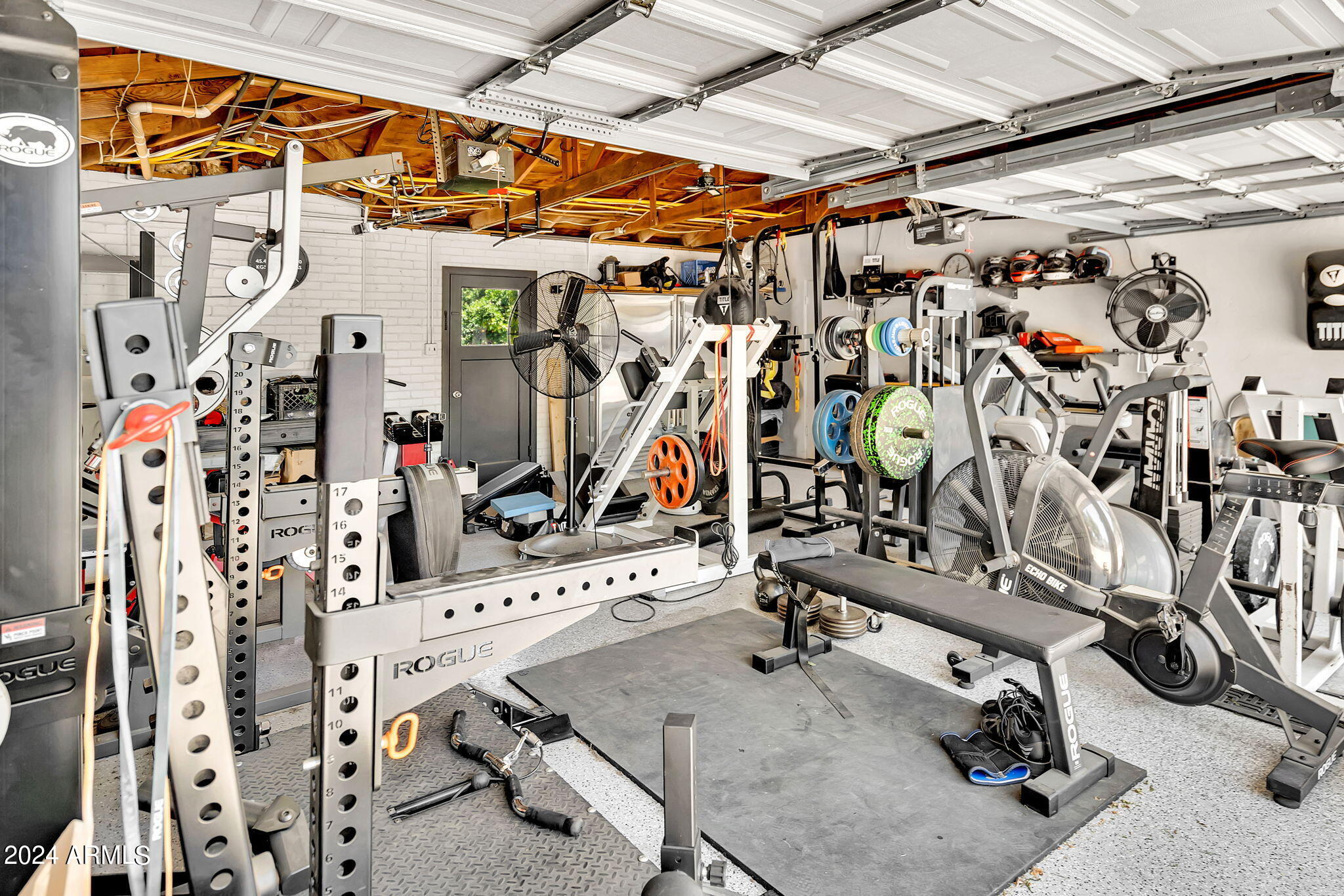 3203 N MANOR Drive W