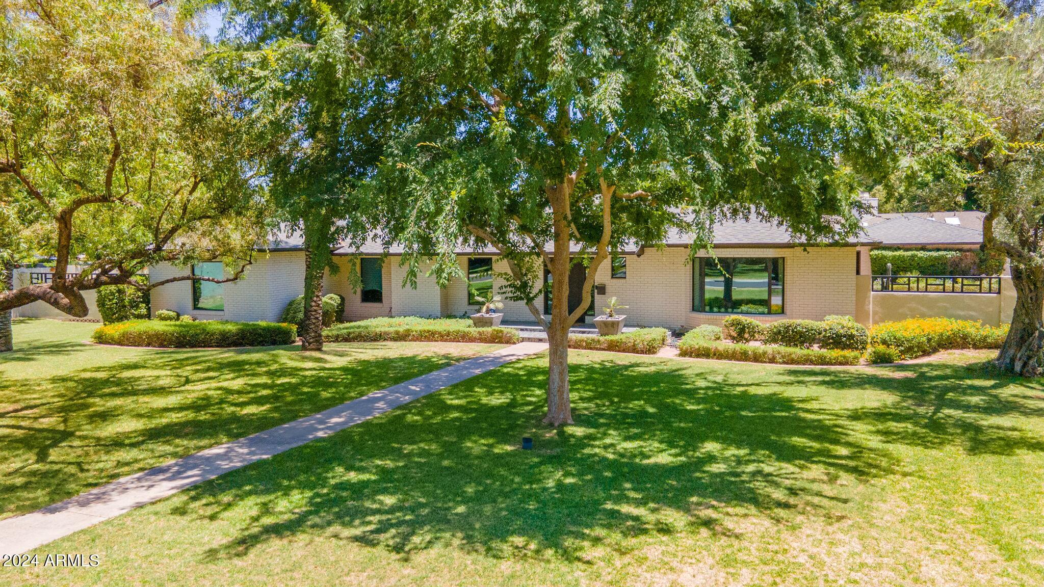 3203 N MANOR Drive W