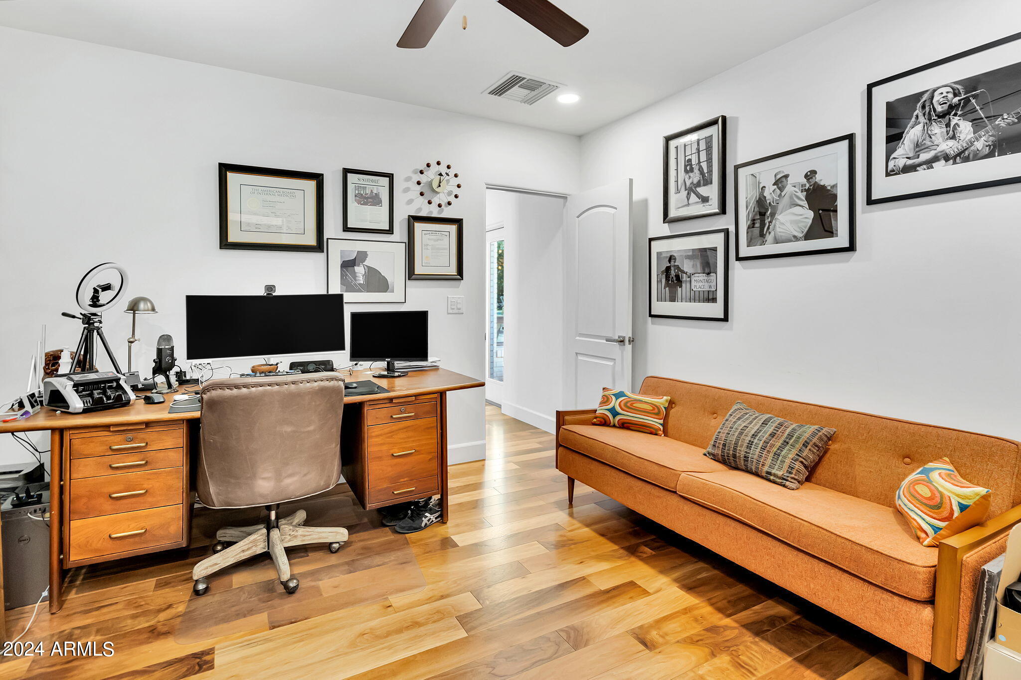 3203 N MANOR Drive W