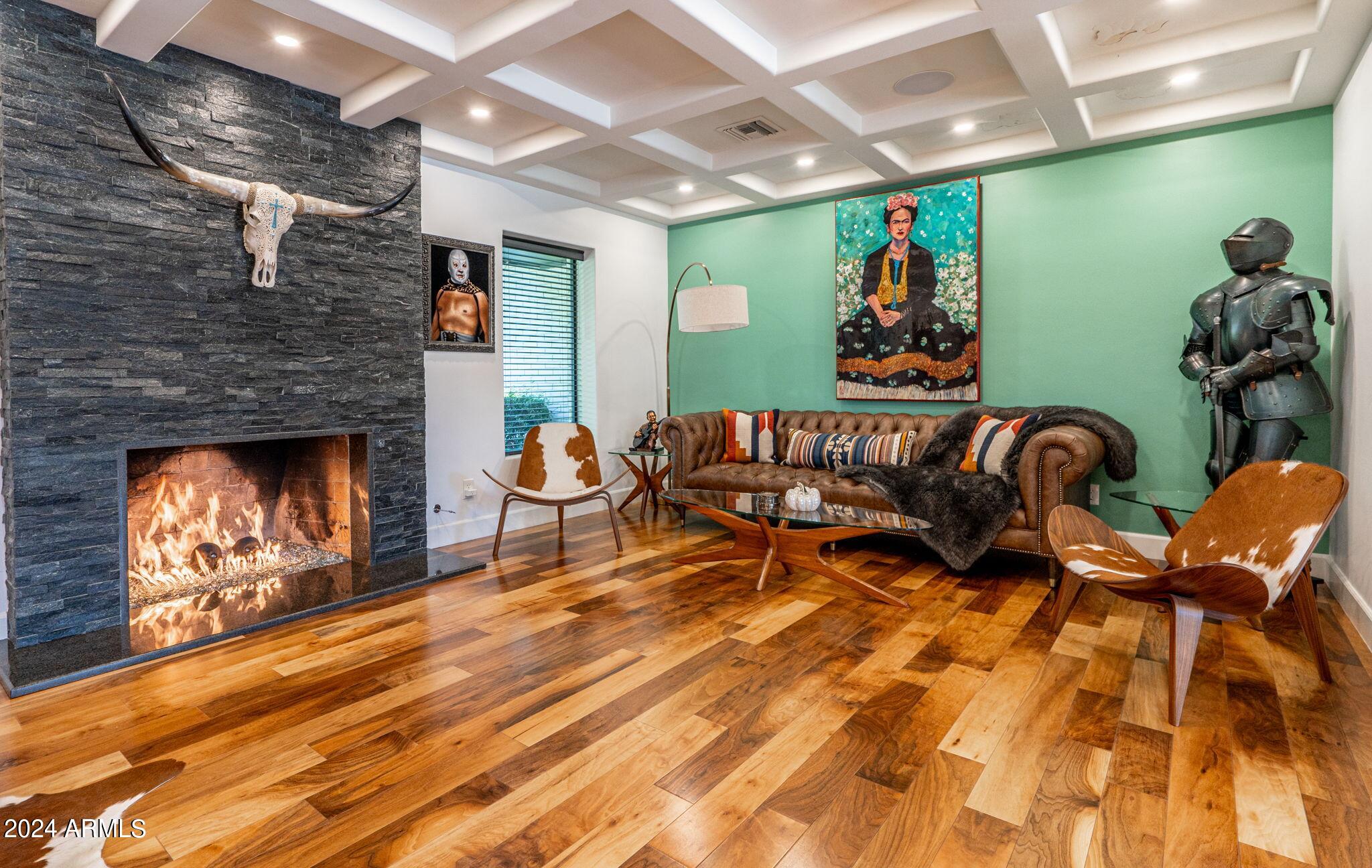 3203 N MANOR Drive W