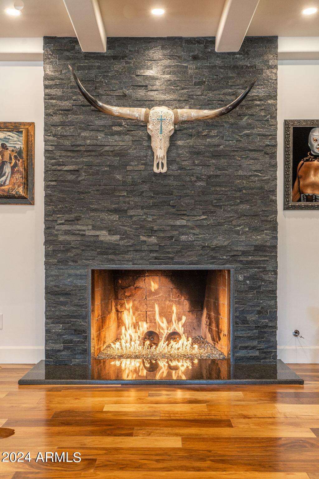 3203 N MANOR Drive W