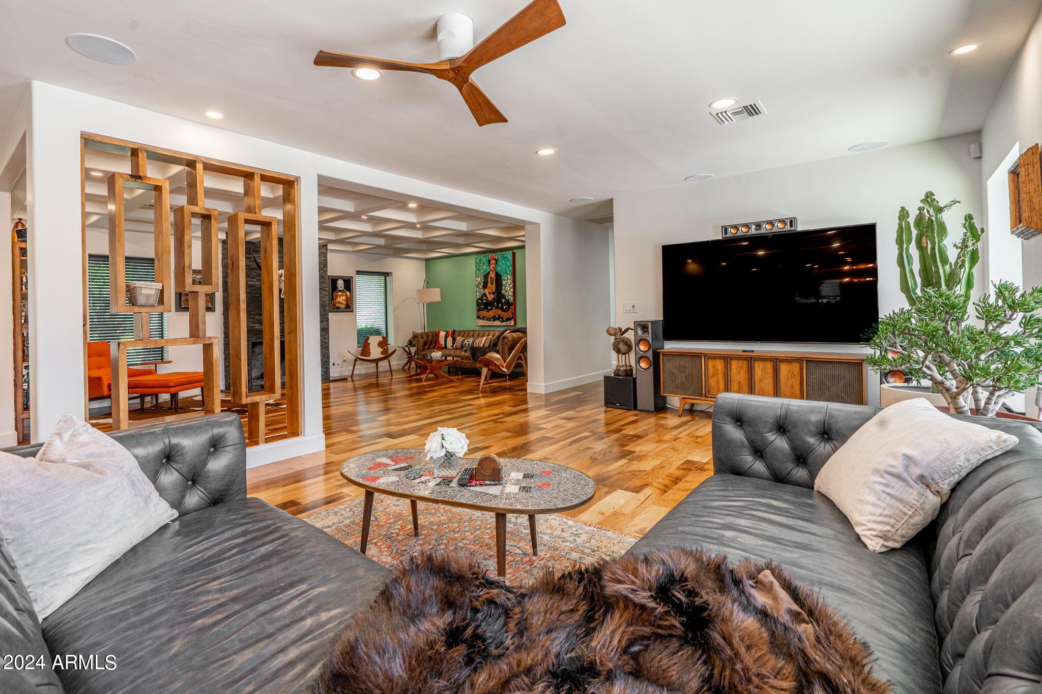 3203 N MANOR Drive W