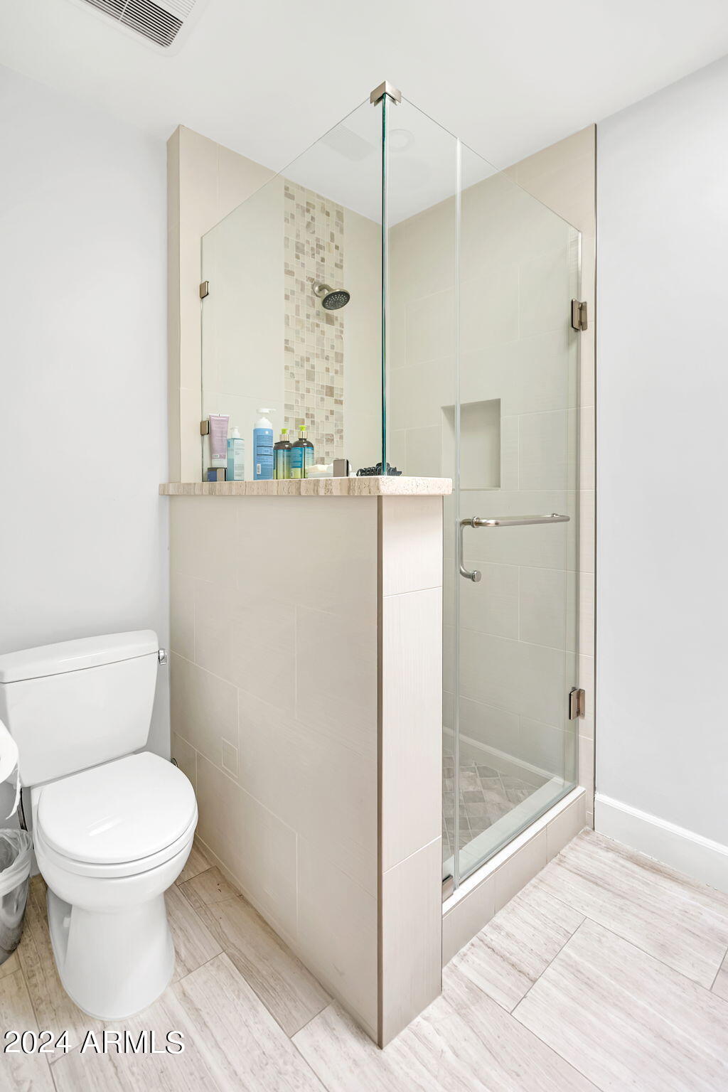 3203 N MANOR Drive W