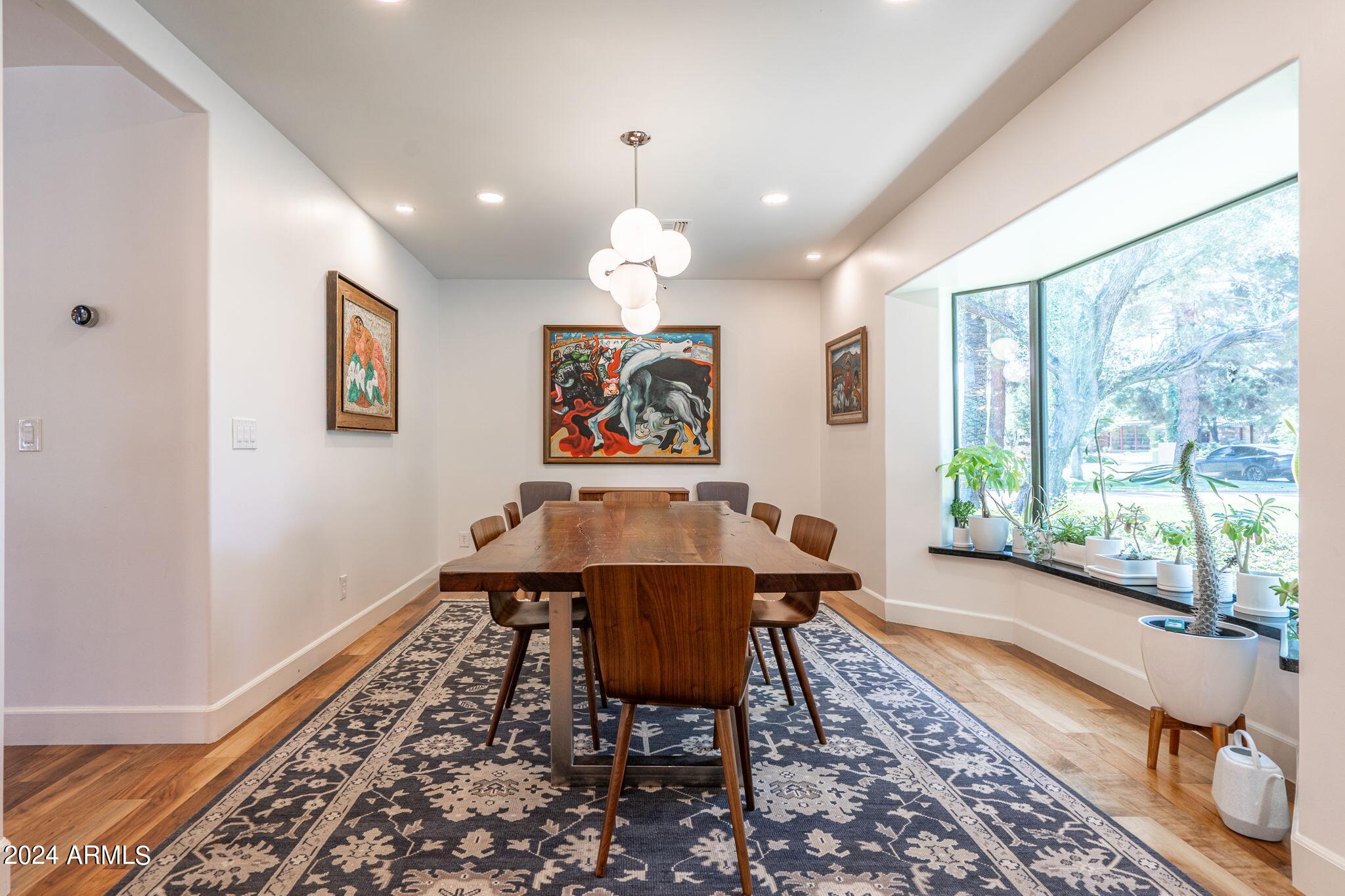 3203 N MANOR Drive W