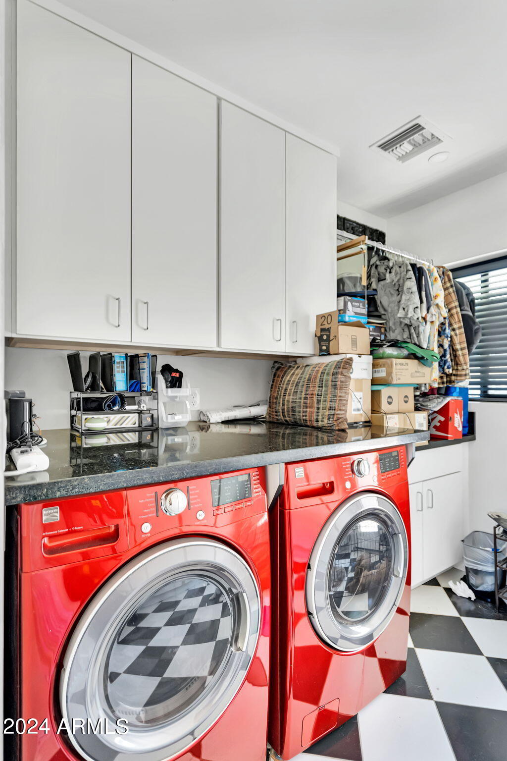 3203 N MANOR Drive W