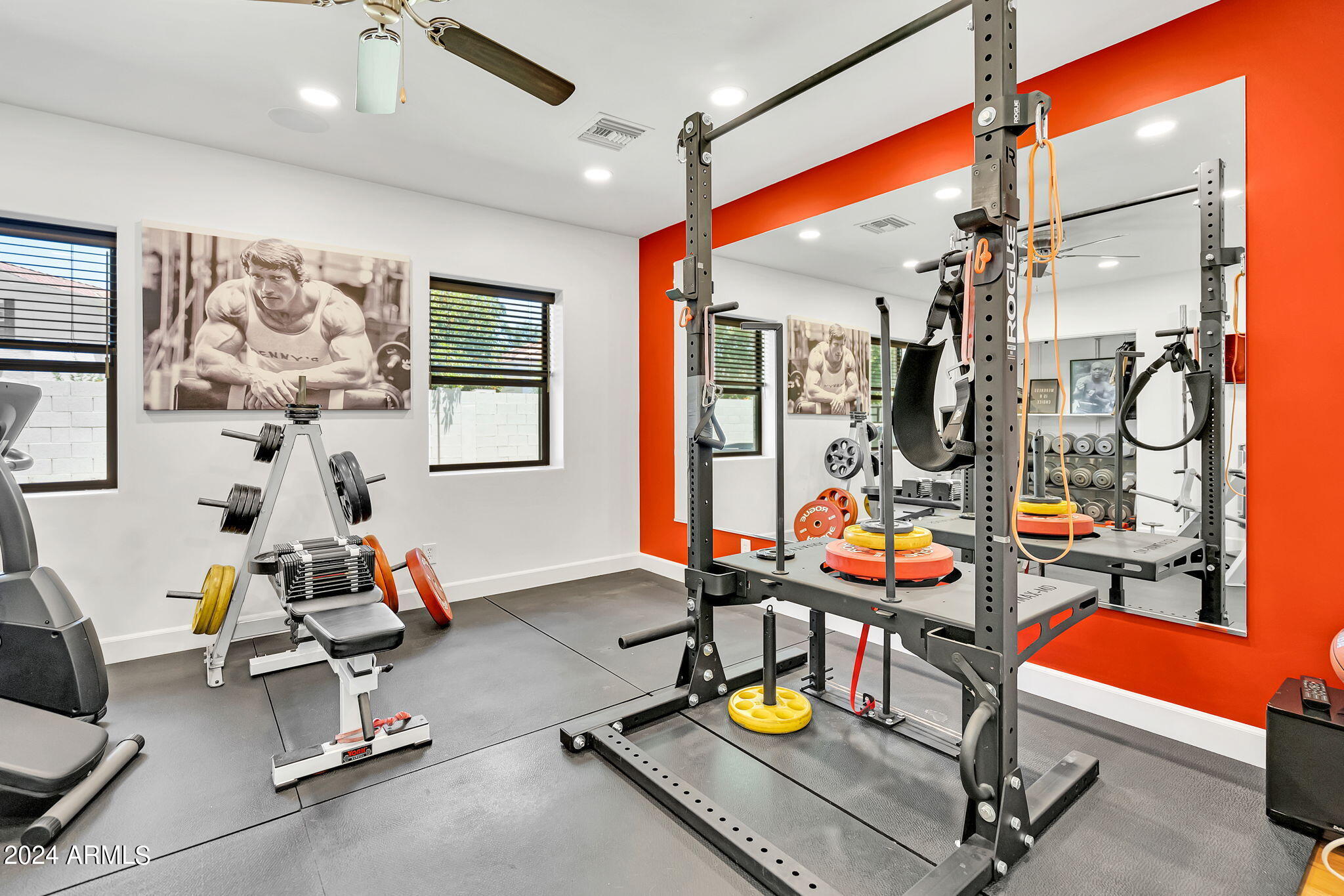 3203 N MANOR Drive W