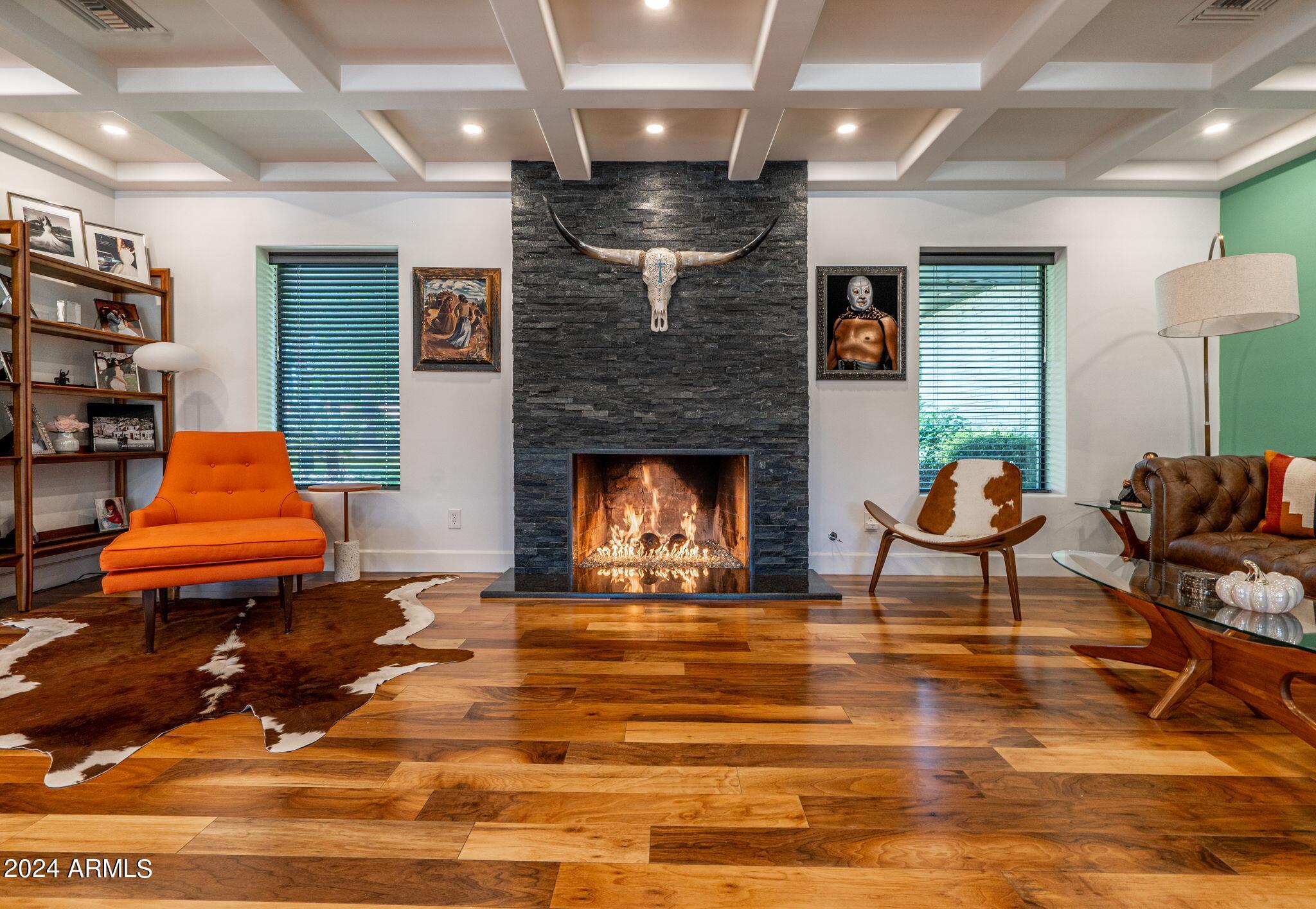 3203 N MANOR Drive W