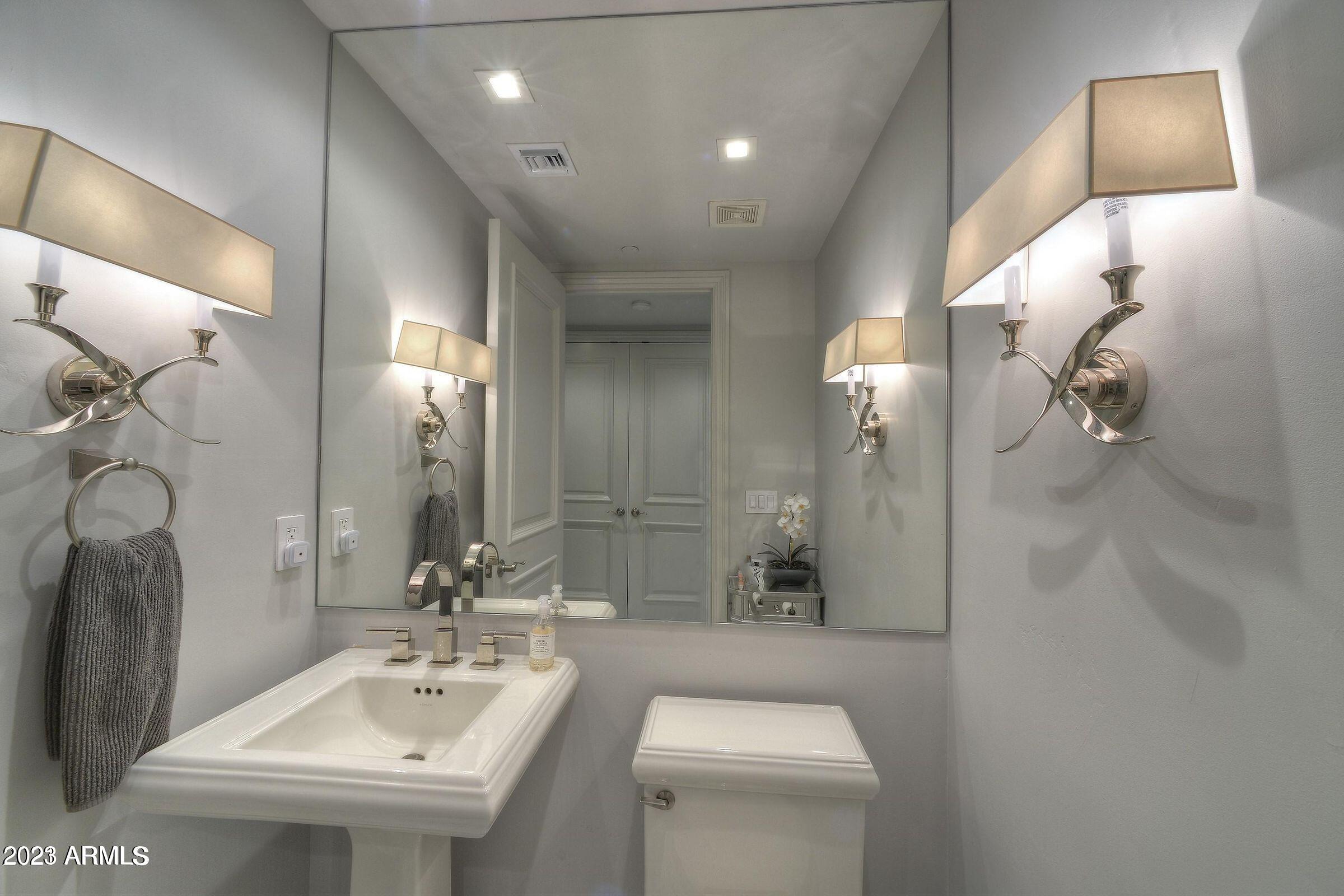 7181 E CAMELBACK Road, 1002