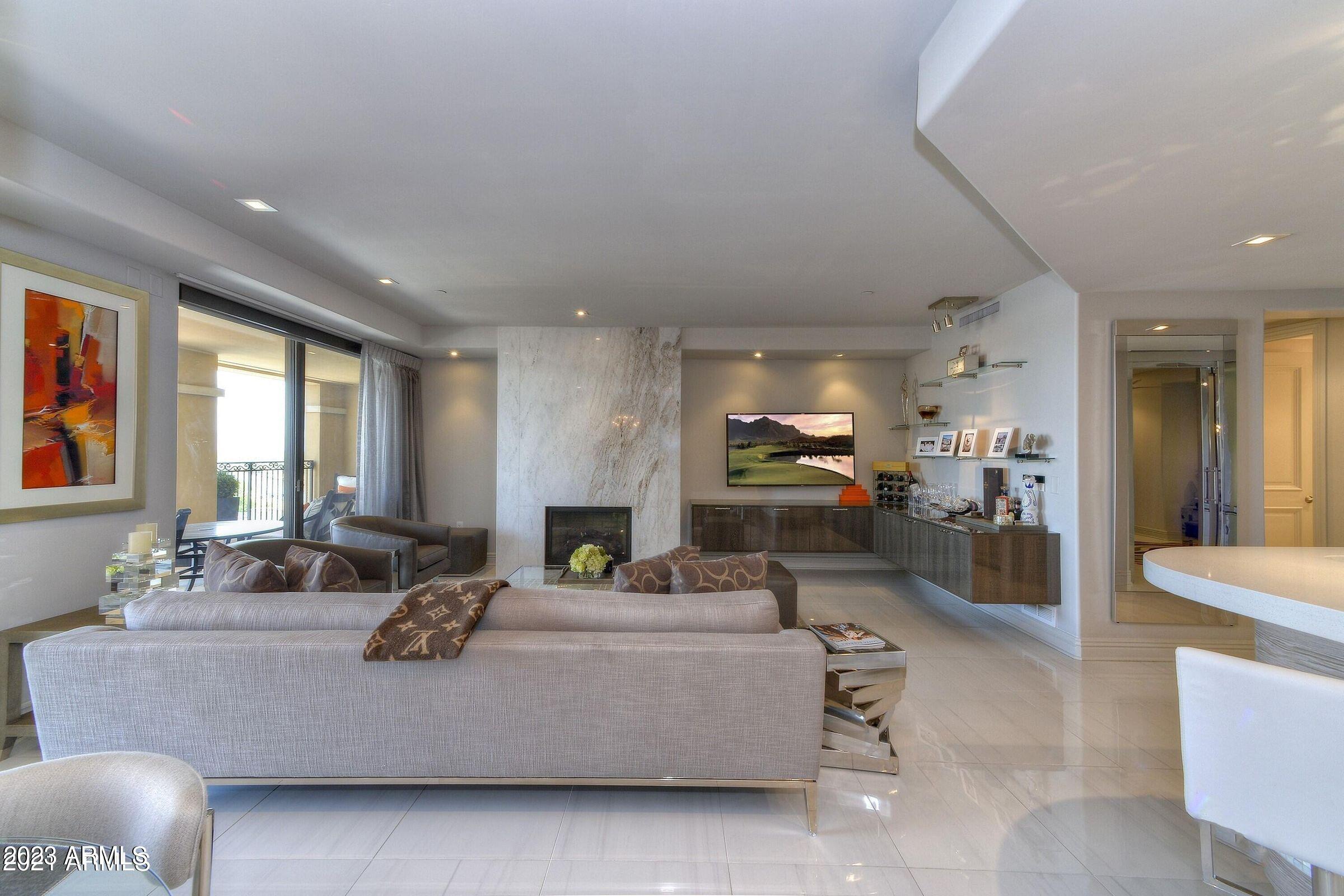 7181 E CAMELBACK Road, 1002